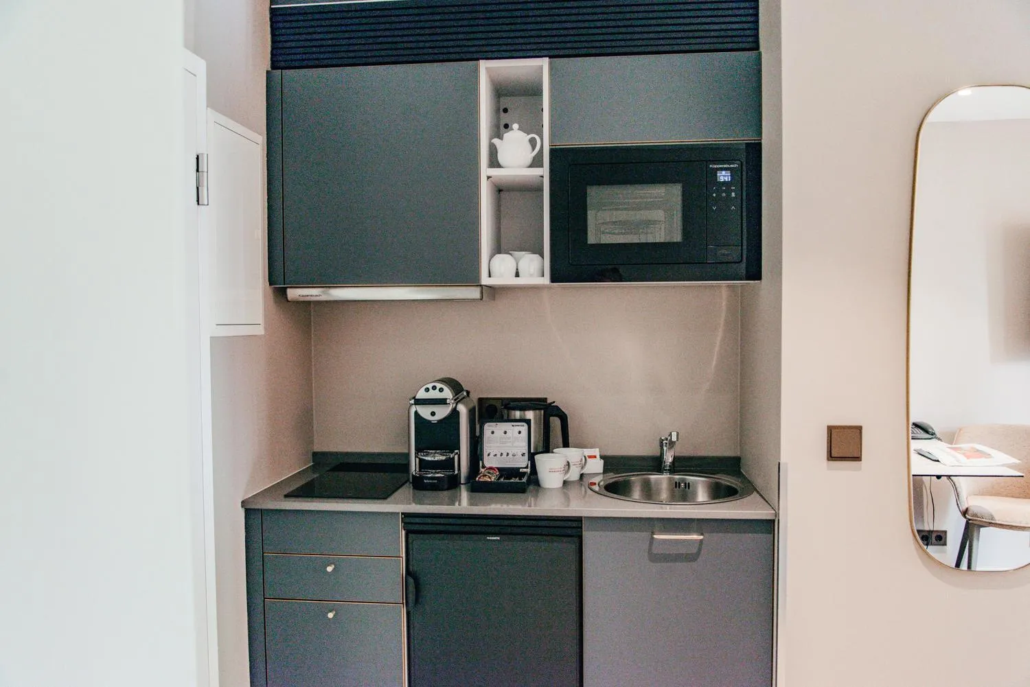 Kitchen or kitchenette in MAXIMILIAN MUNICH Apartments & Hotel