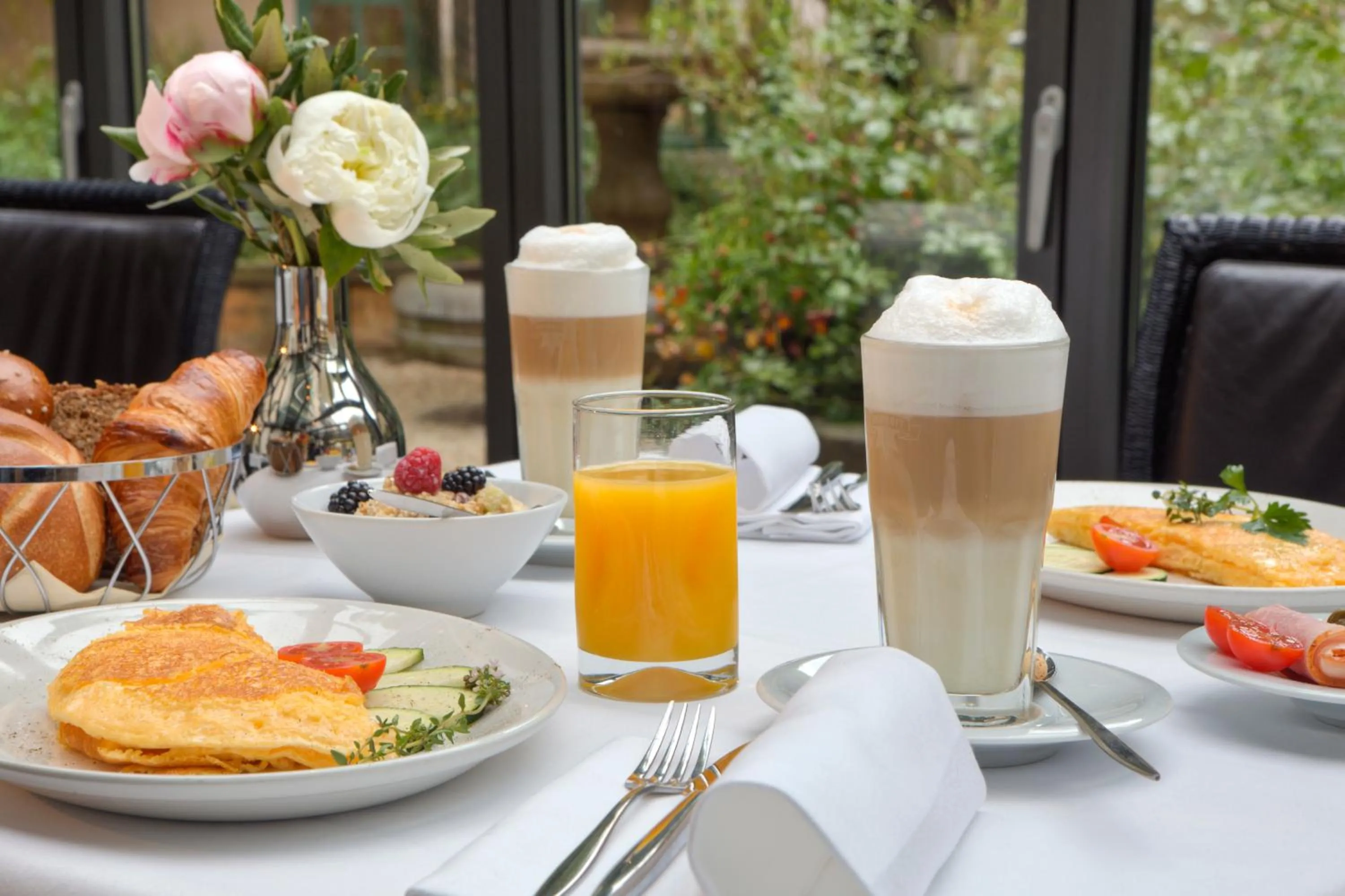 Breakfast in MAXIMILIAN MUNICH Apartments & Hotel