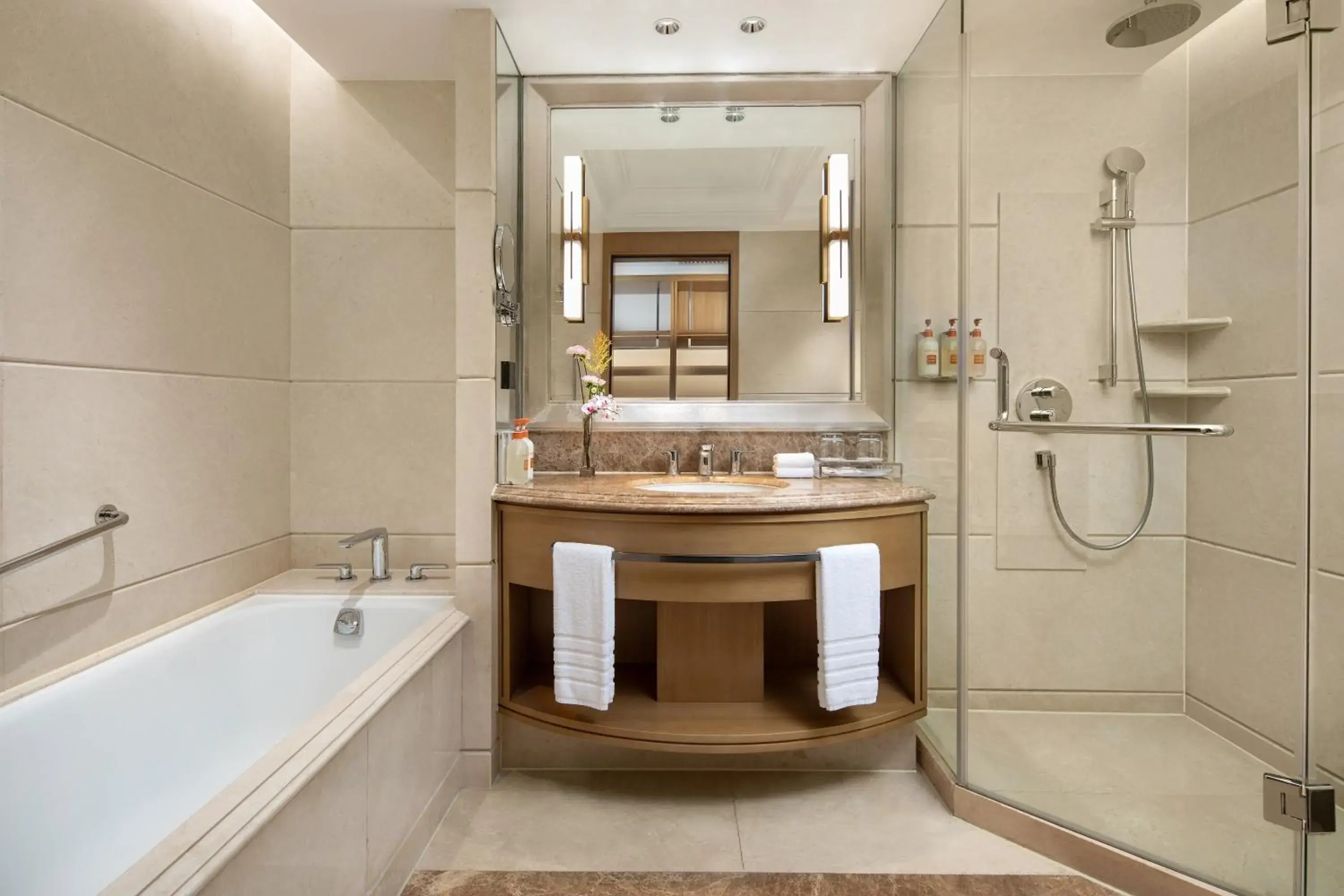 High Floor Standard Twin Room in Crowne Plaza Shanghai Fudan by IHG High Floor Standard Twin Room in Crowne Plaza Shanghai Fudan by IHG