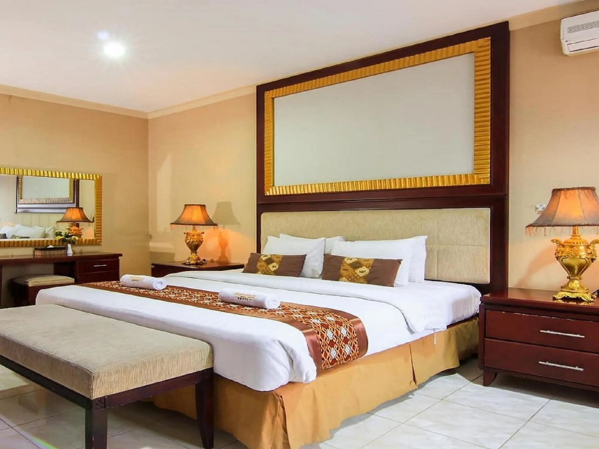 Bedroom, Bed in Hotel Signature Mandala Kencana