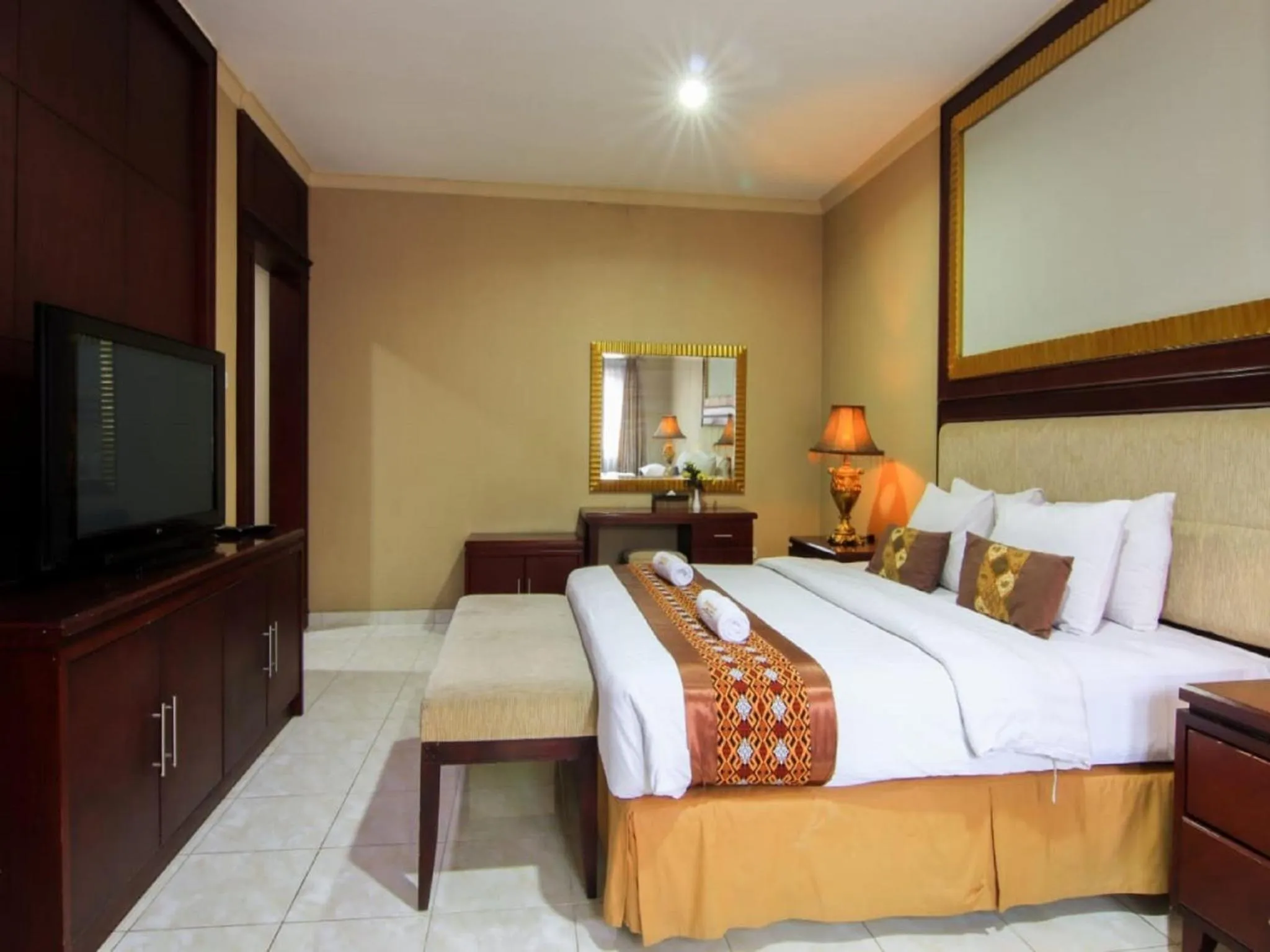 Bedroom, Bed in Hotel Signature Mandala Kencana