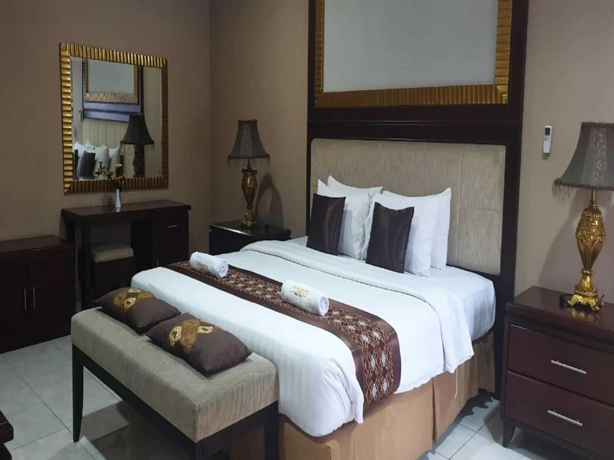 Bedroom, Bed in Hotel Signature Mandala Kencana