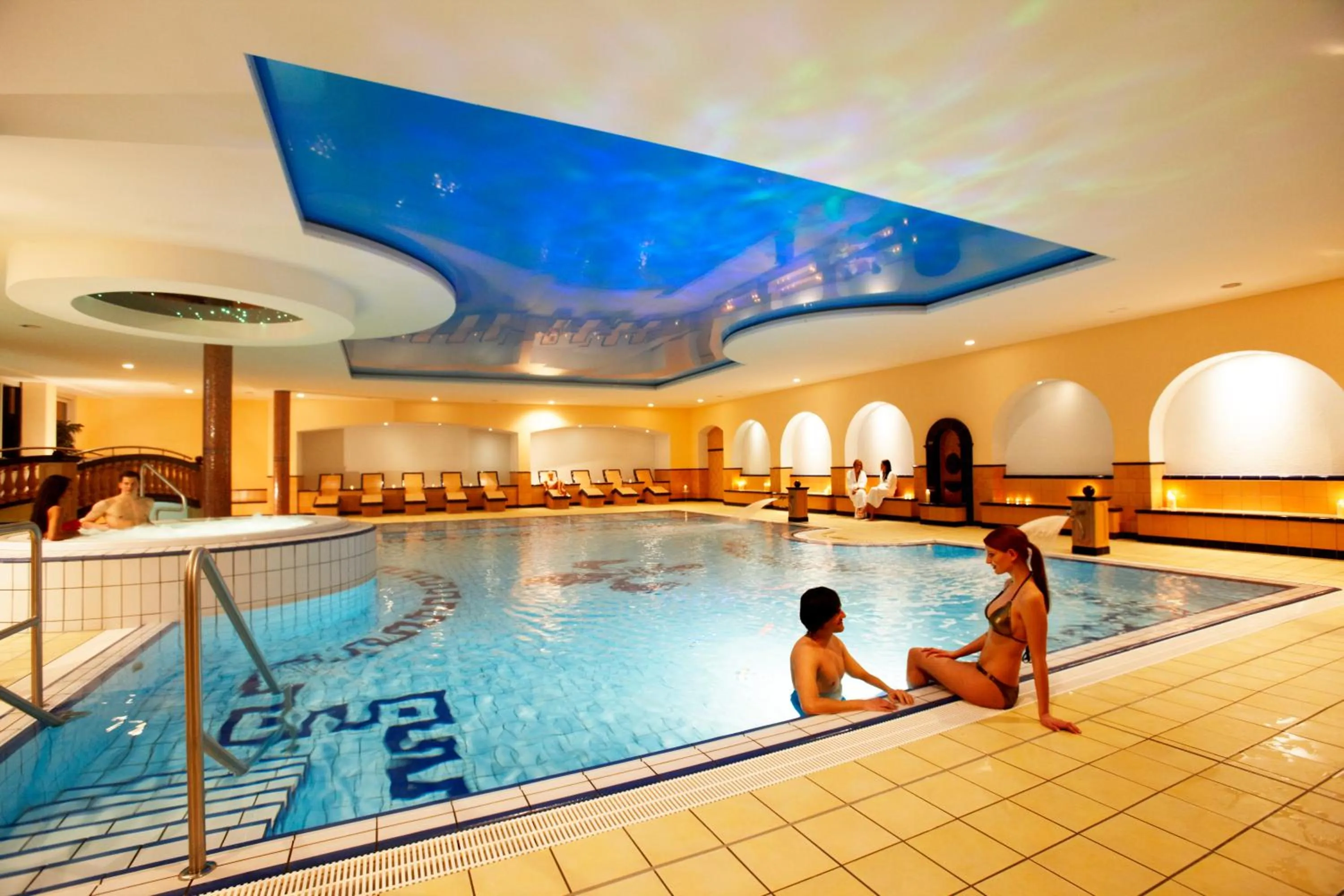 Swimming pool in Hotel ESPERANTO Kongress- und Kulturzentrum Fulda