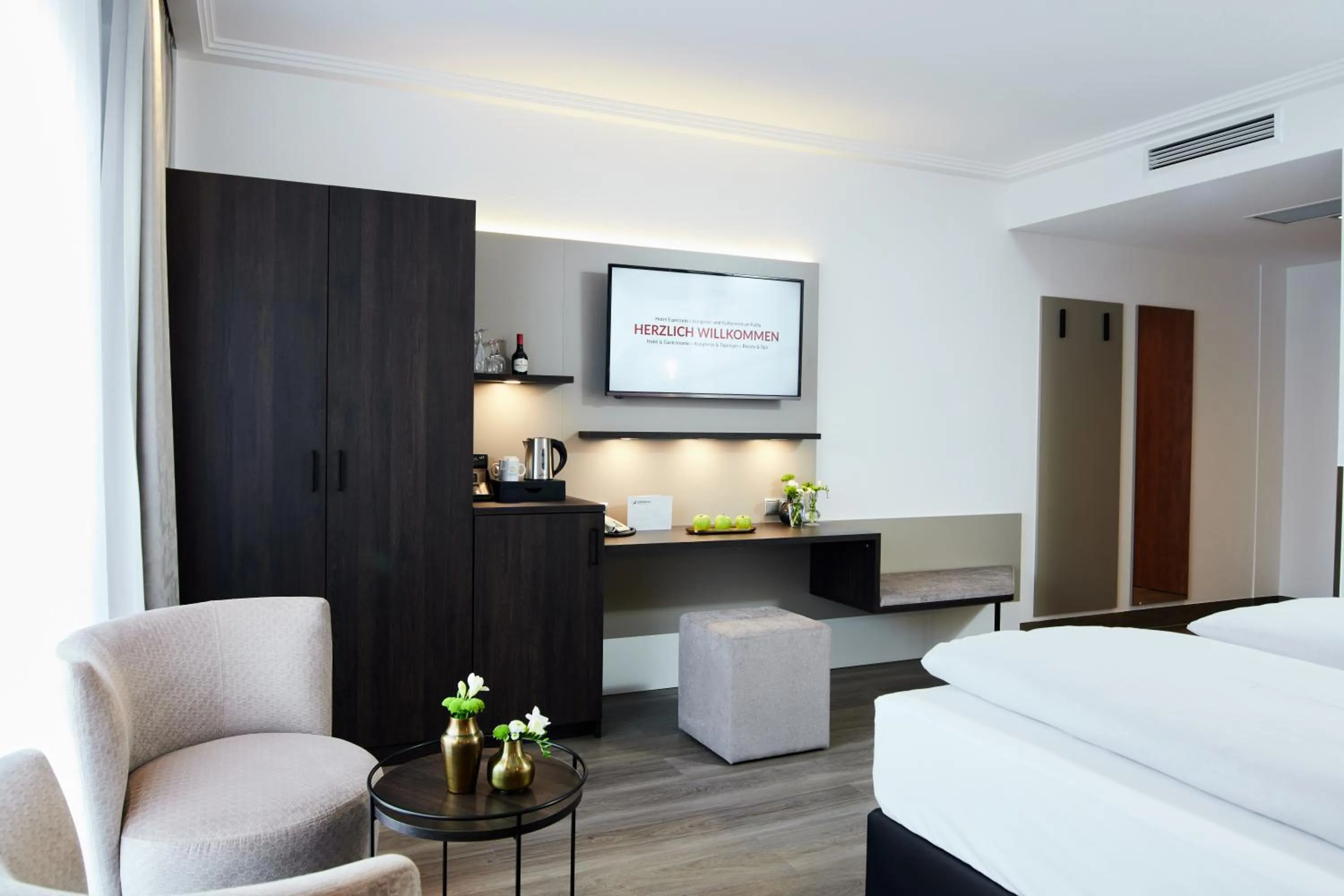 Coffee/tea facilities, Bed in Hotel ESPERANTO Kongress- und Kulturzentrum Fulda