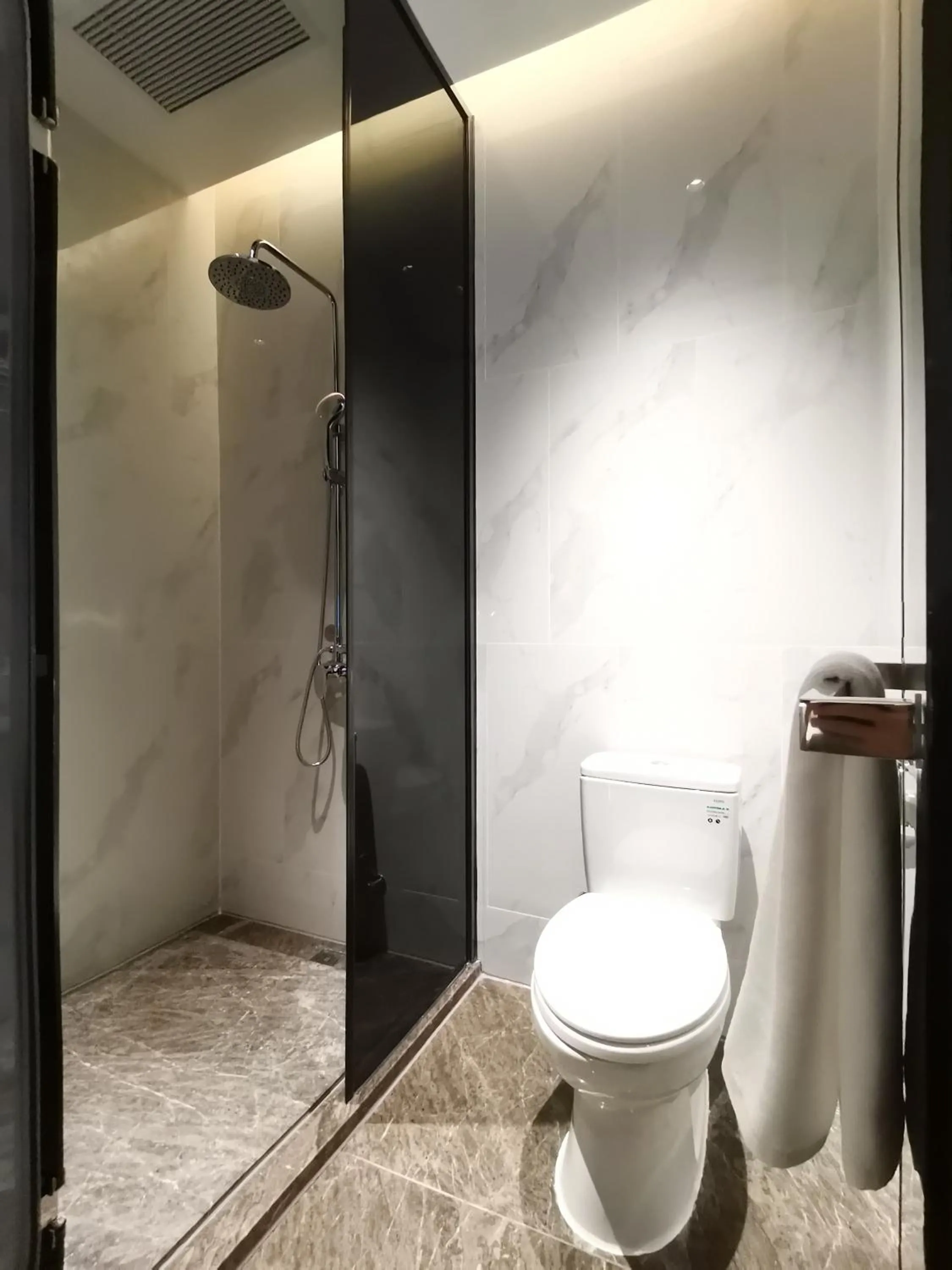 Toilet in Paco Hotel Jinfeng Metro Guangzhou