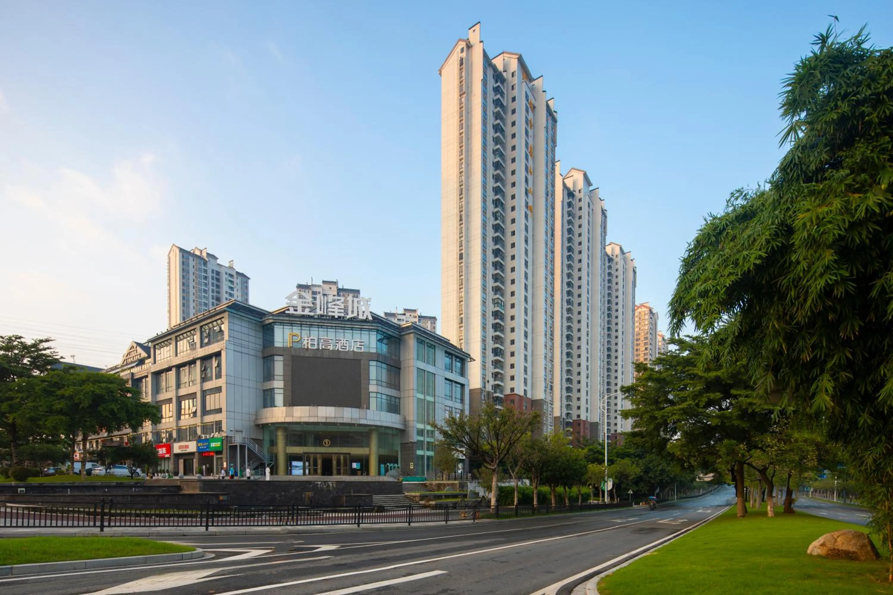 Property building in Paco Hotel Jinfeng Metro Guangzhou