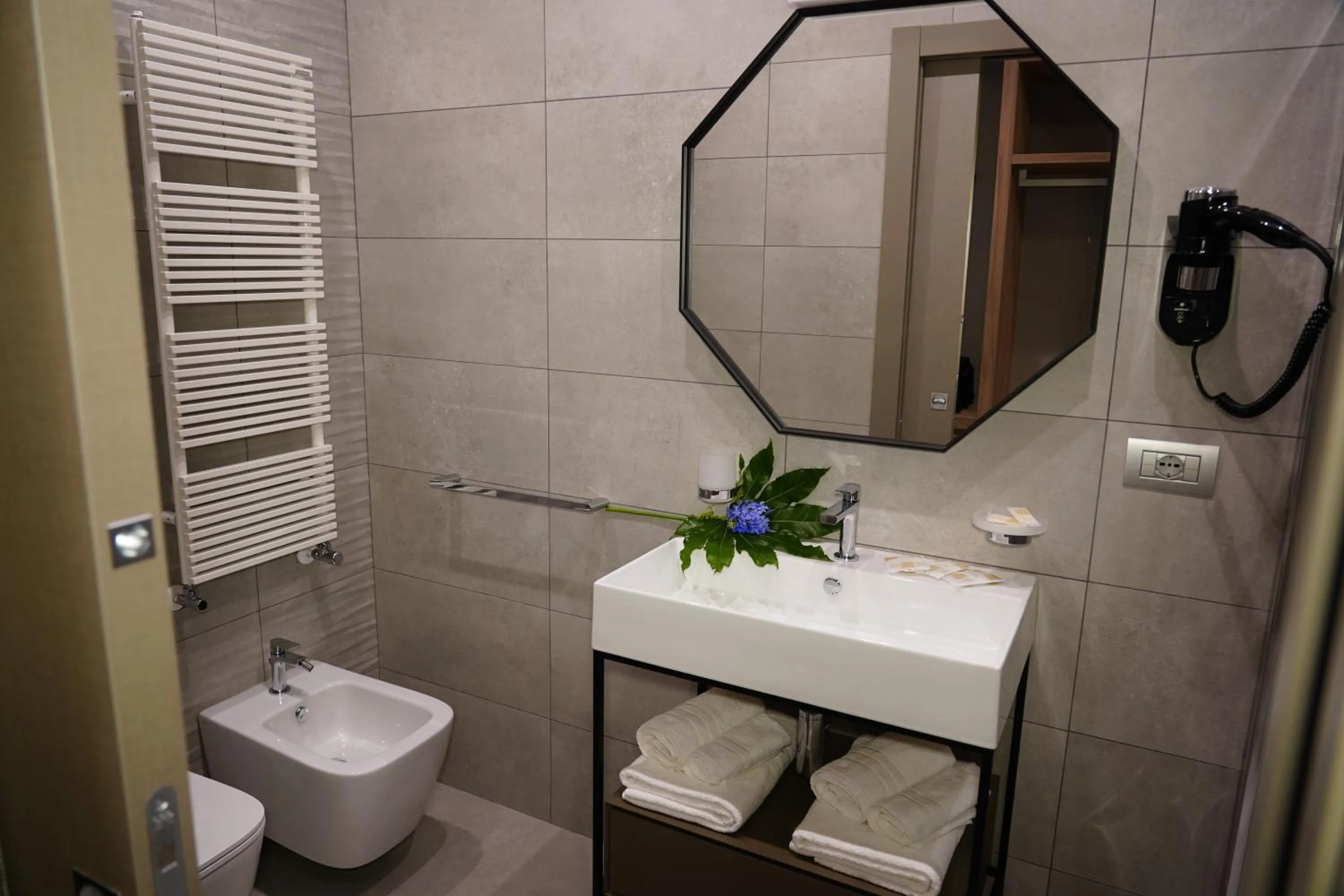 Toilet in 10 Catalani Rooms