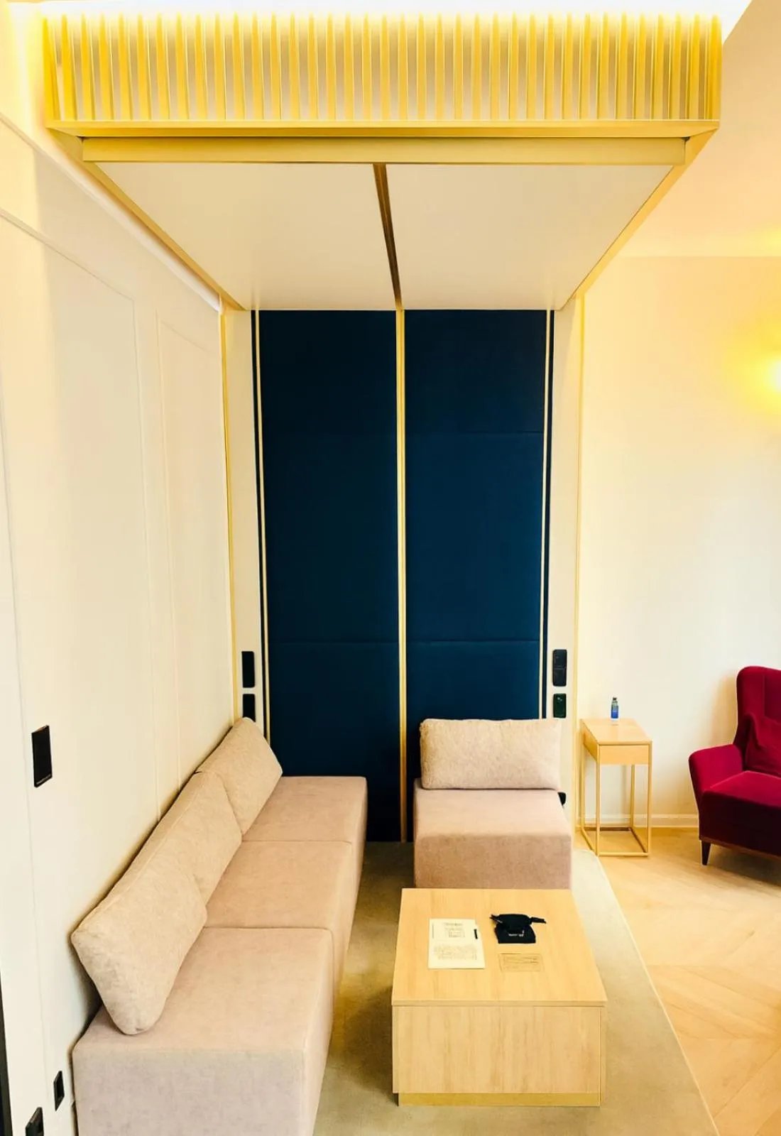 Seating area in Hotel Golden Queen