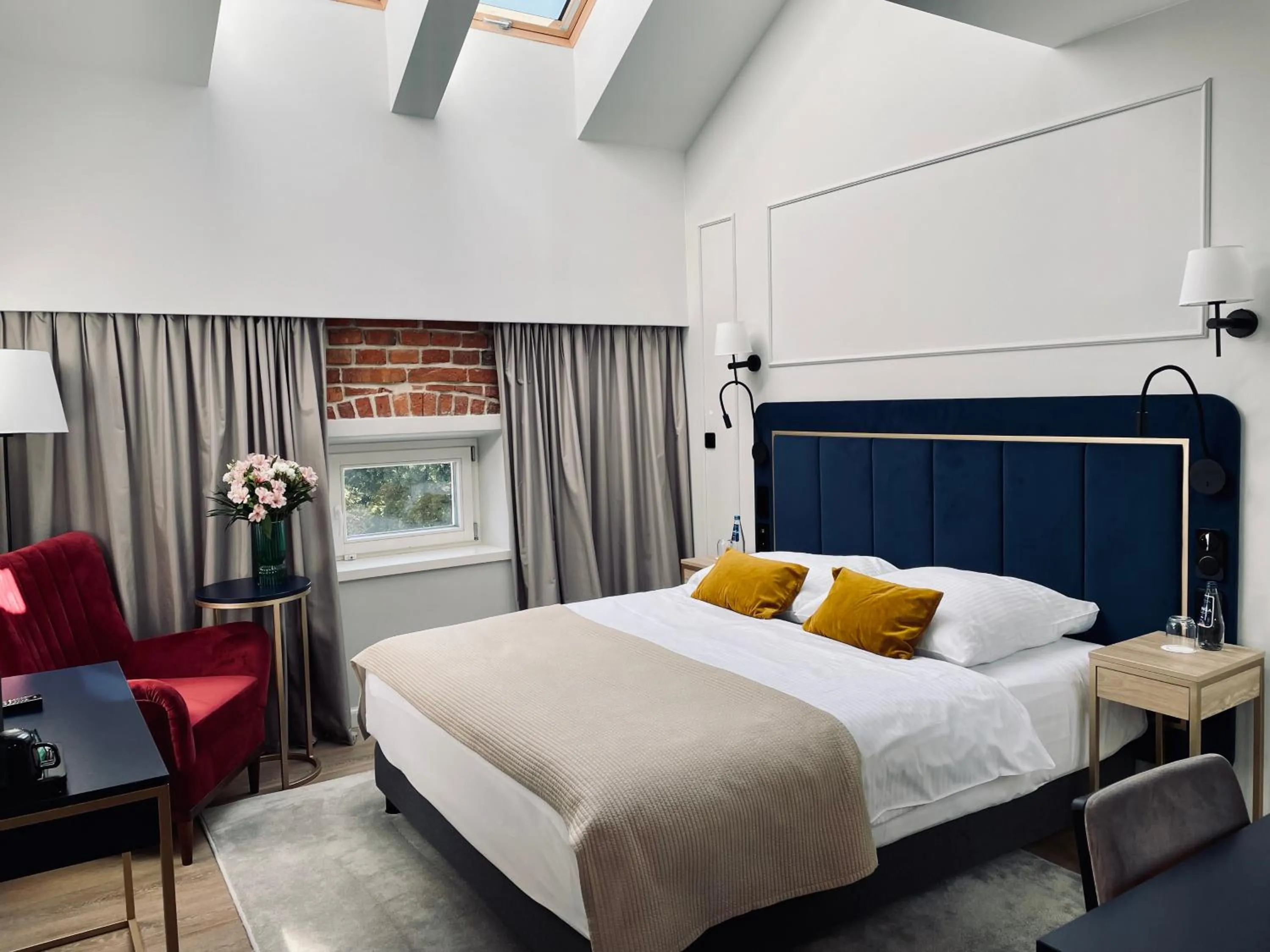 Photo of the whole room, Bed in Hotel Golden Queen