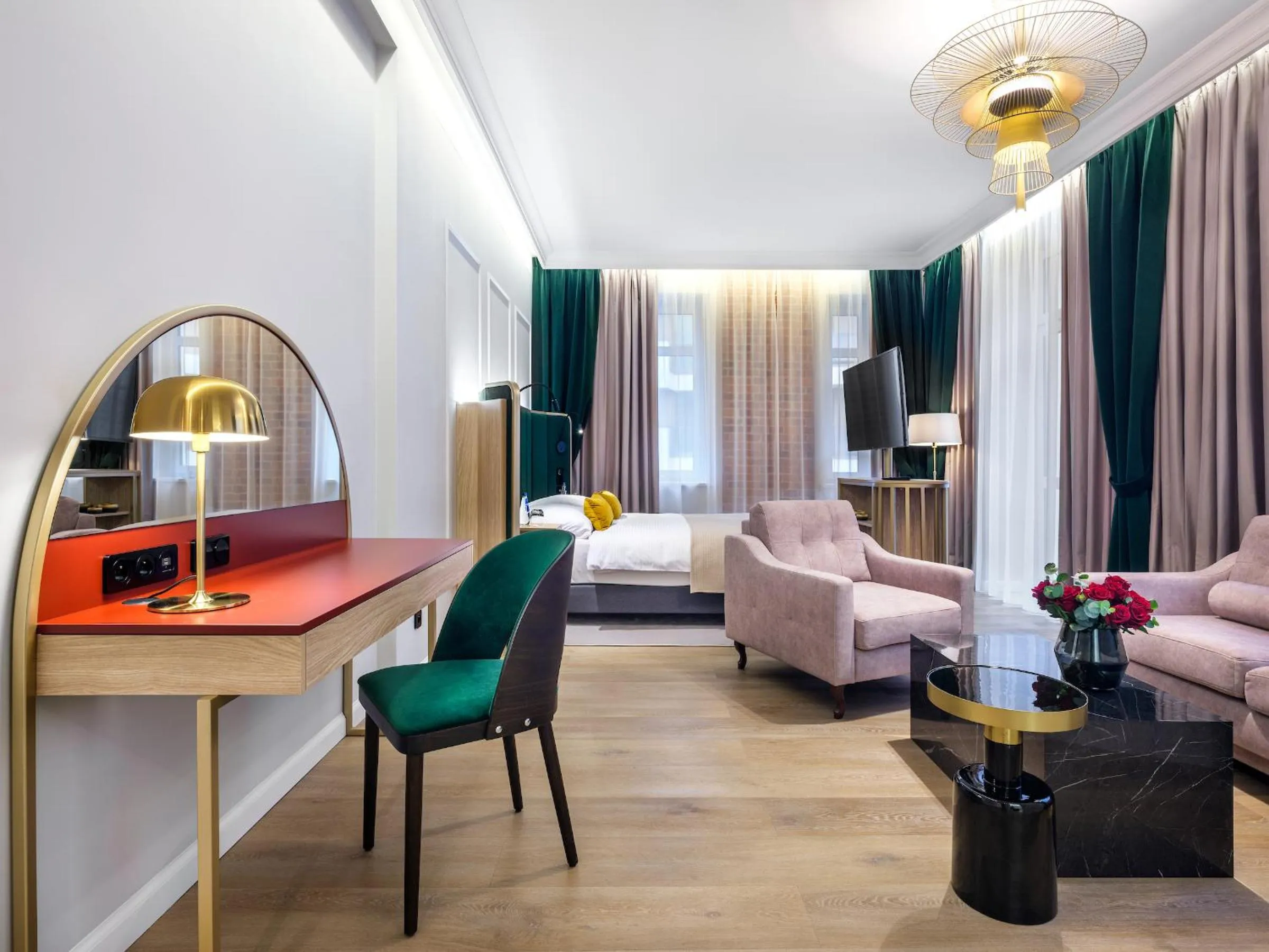 Photo of the whole room, Bed in Hotel Golden Queen