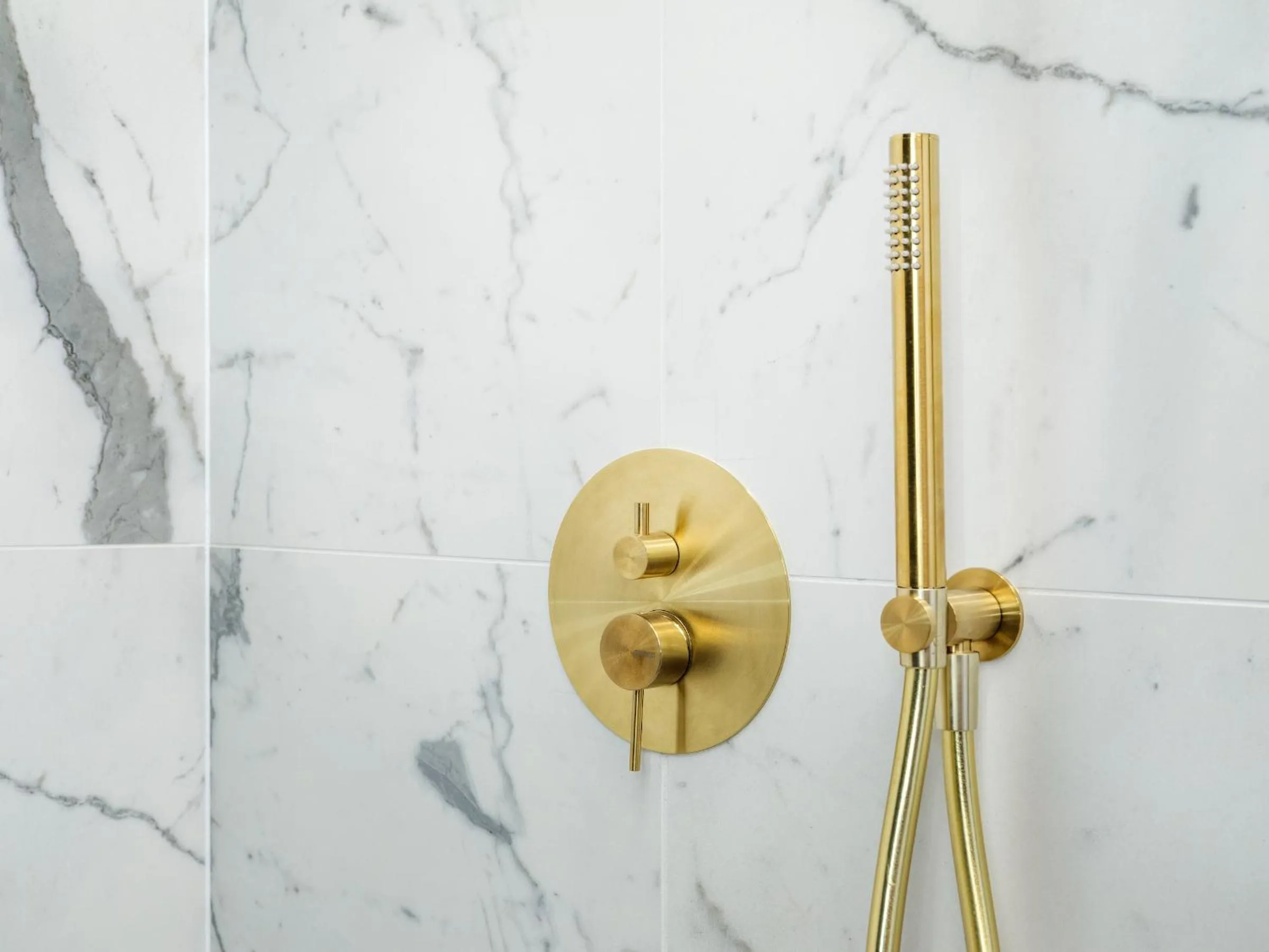 Shower in Hotel Golden Queen