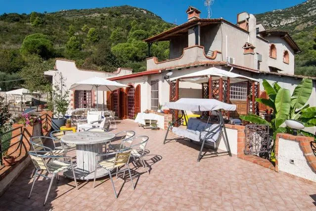 Property building in C'era una volta