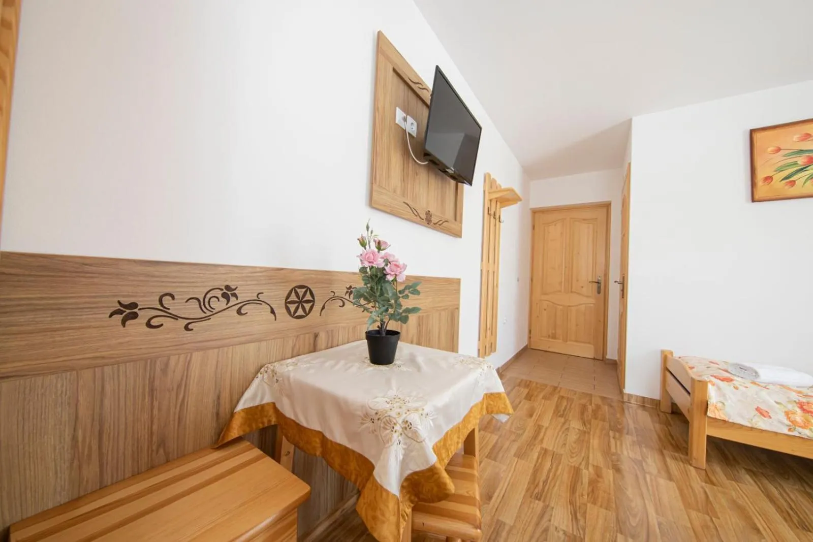 Photo of the whole room, Bed in DW Maria 2