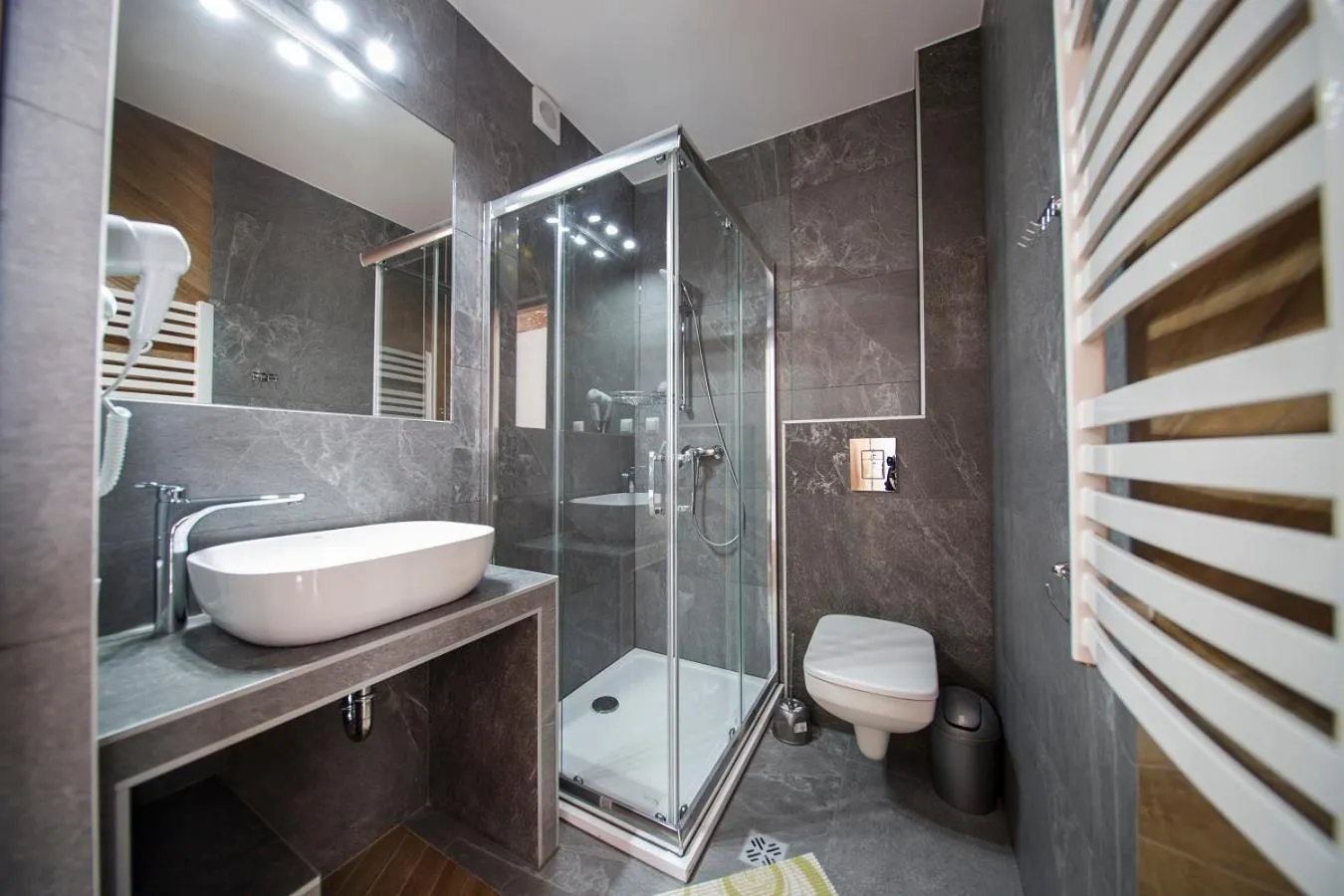 Bathroom in DW Maria 2