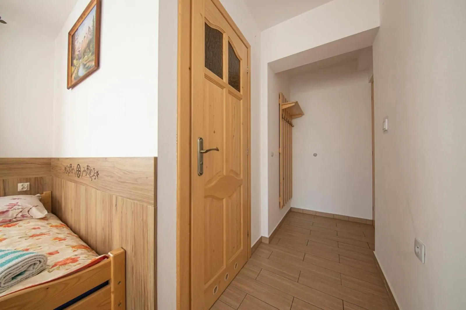 Photo of the whole room, Bed in DW Maria 2