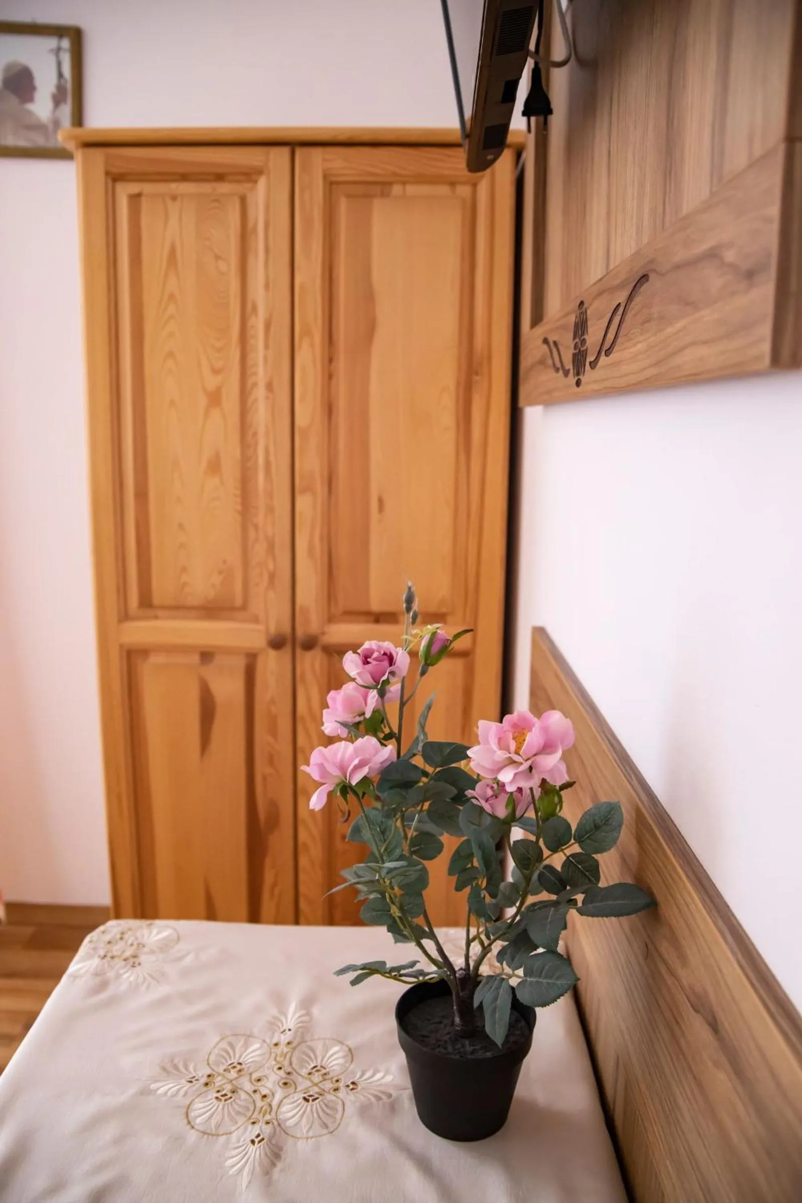 Photo of the whole room, Bed in DW Maria 2