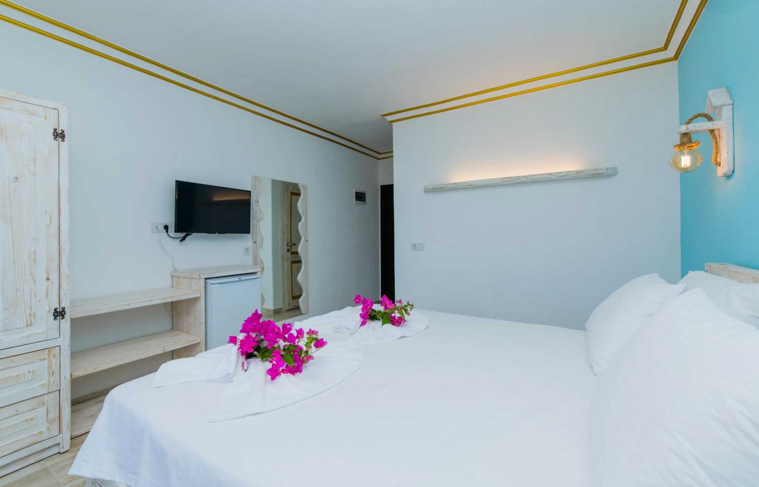 Communal lounge/ TV room in Kaş Sun Glare Hotel