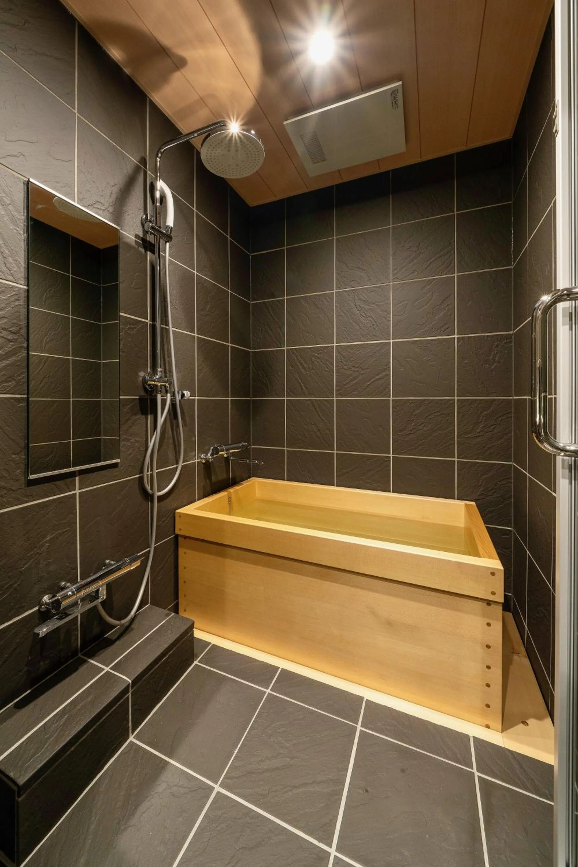 Hot Tub in Kagabi Machiya House