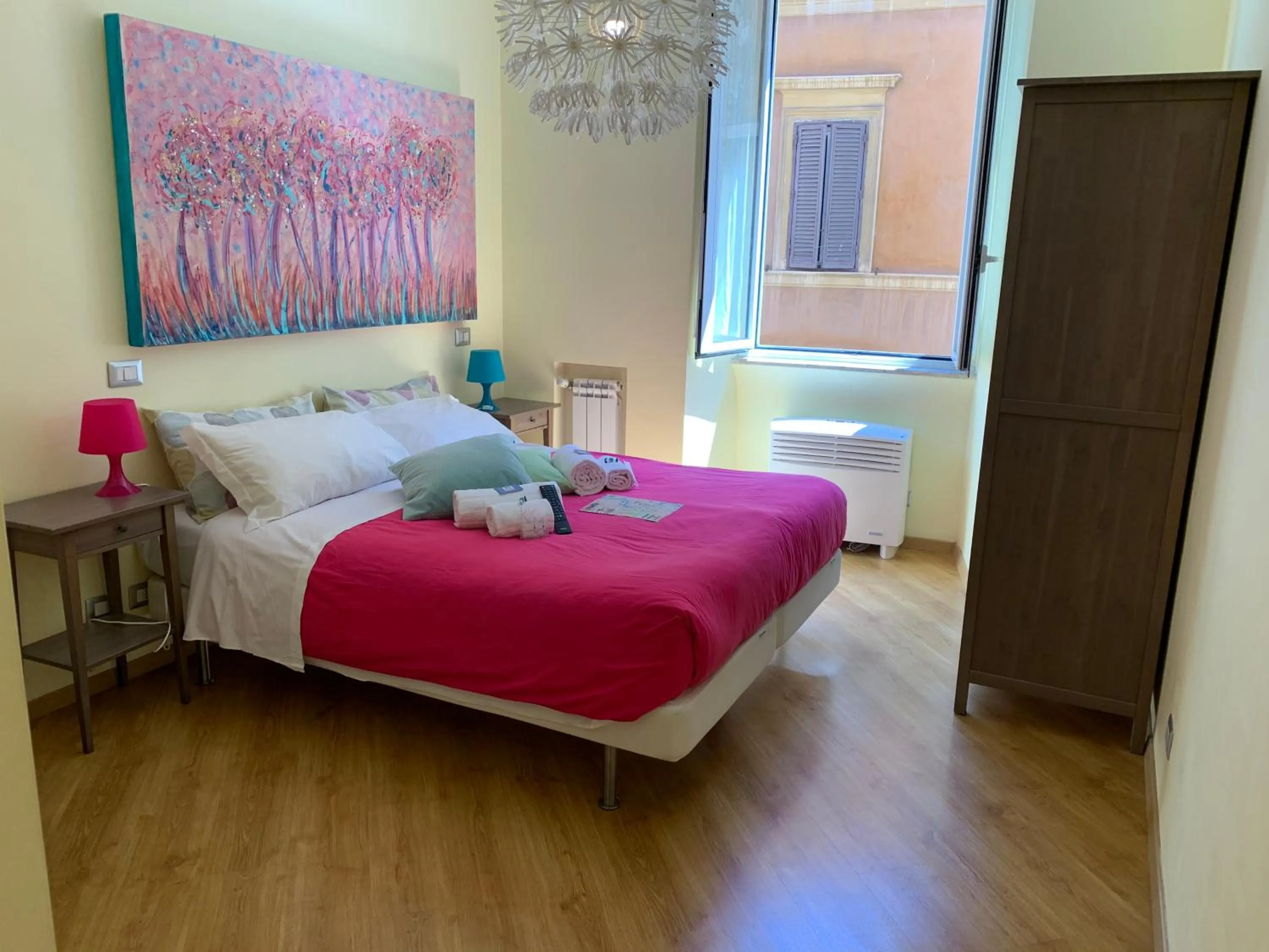 Bed in Bye Bye Roma Pantheon Suite