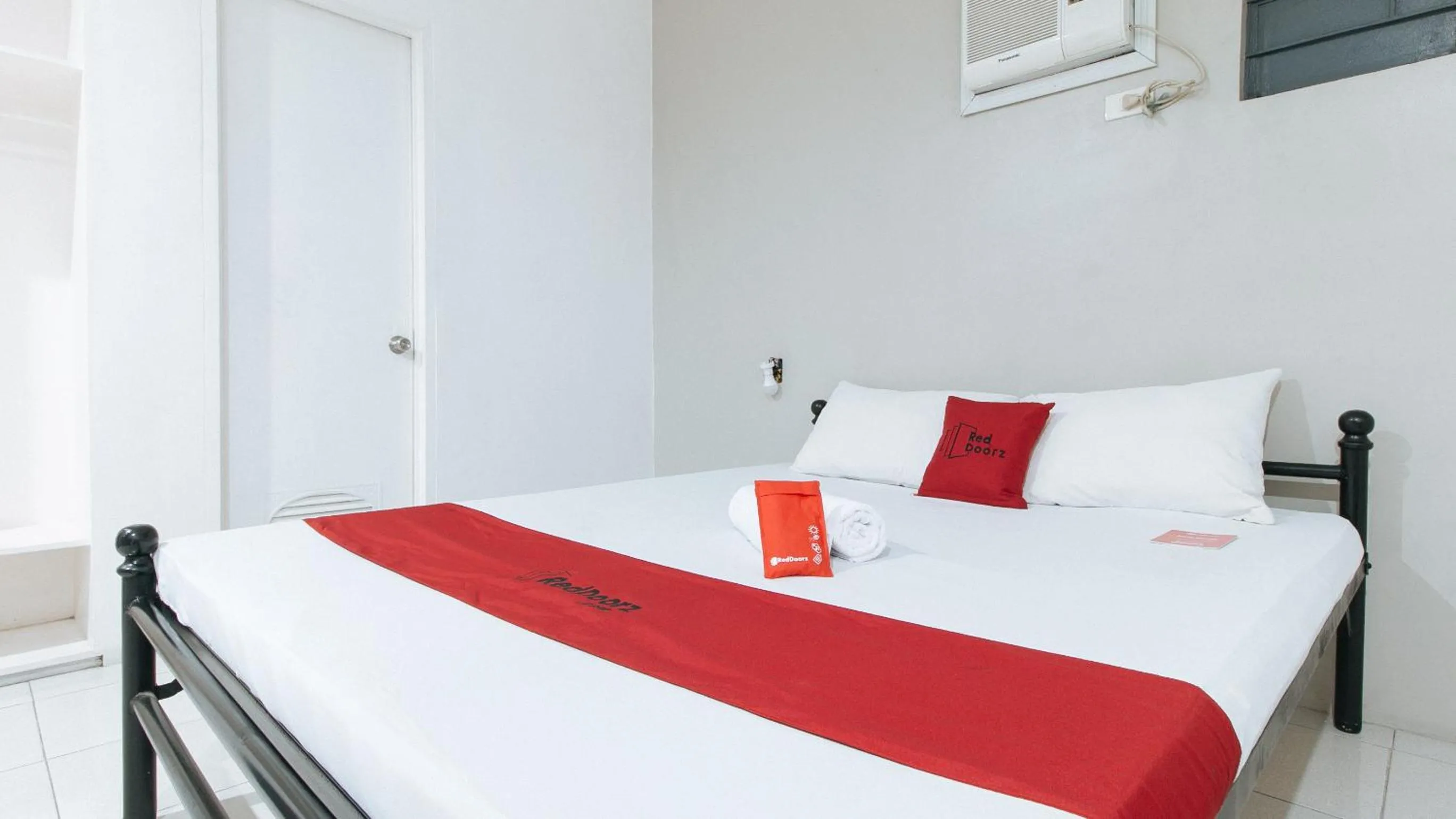 Bed in RedDoorz near SM Calamba