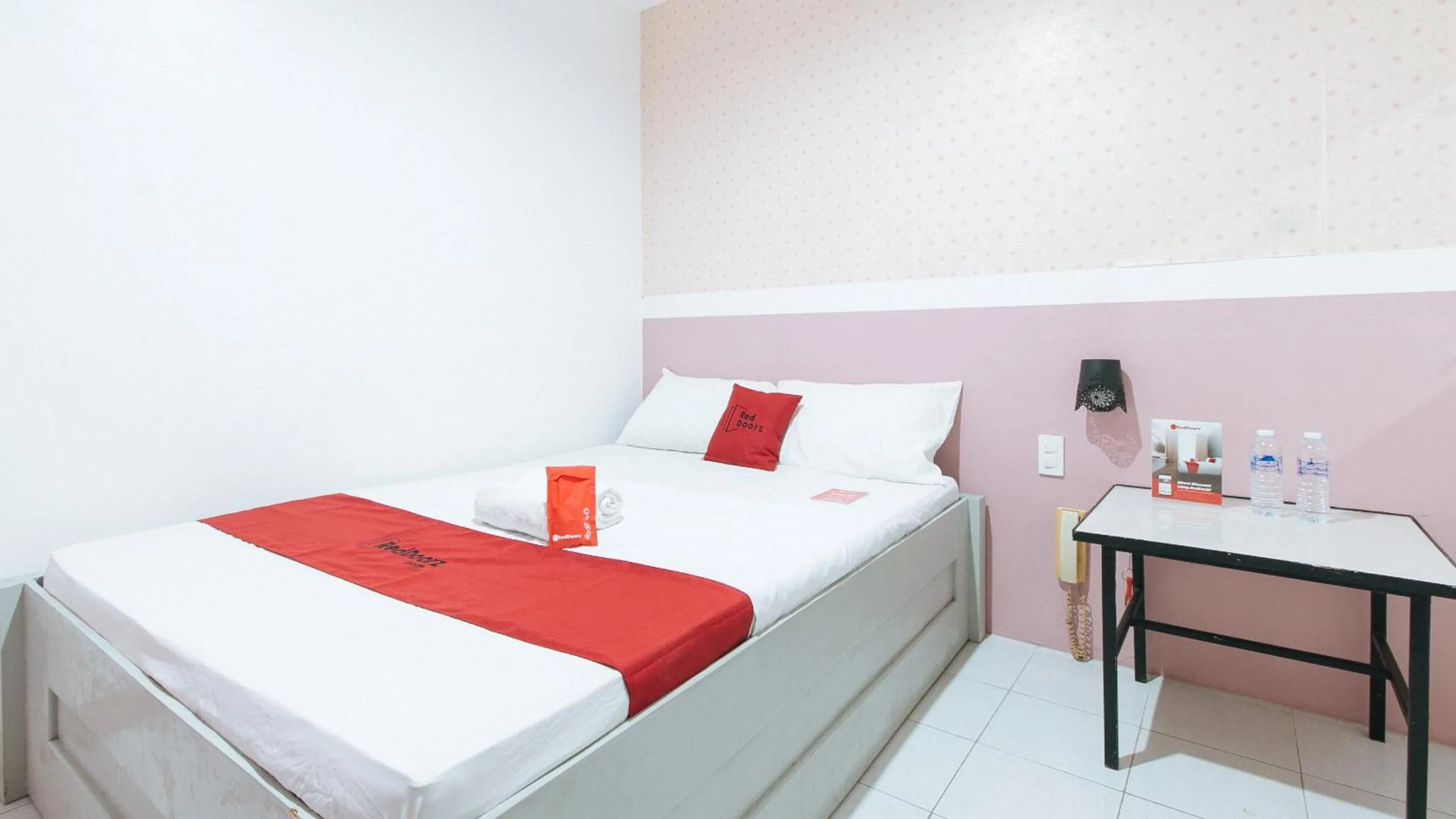 Bed in RedDoorz near SM Calamba