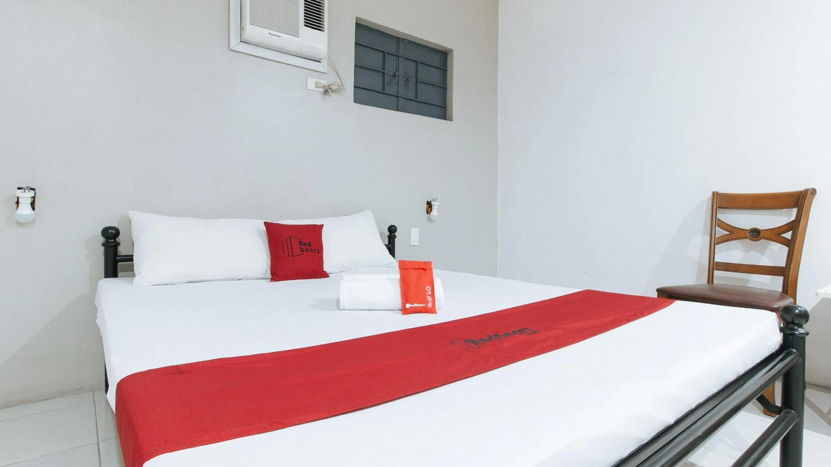 Bed in RedDoorz near SM Calamba