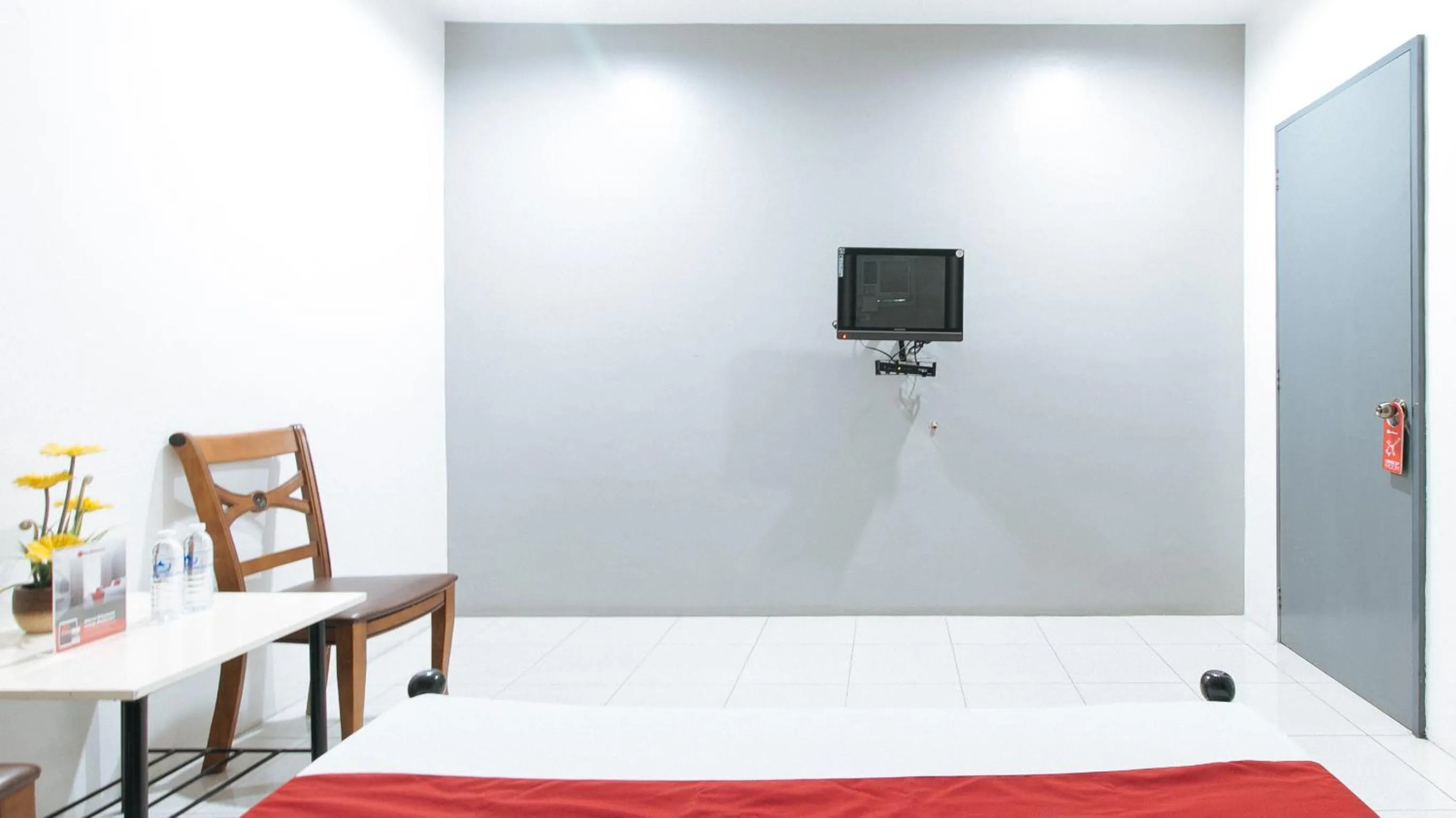 TV and multimedia, Bed in RedDoorz near SM Calamba