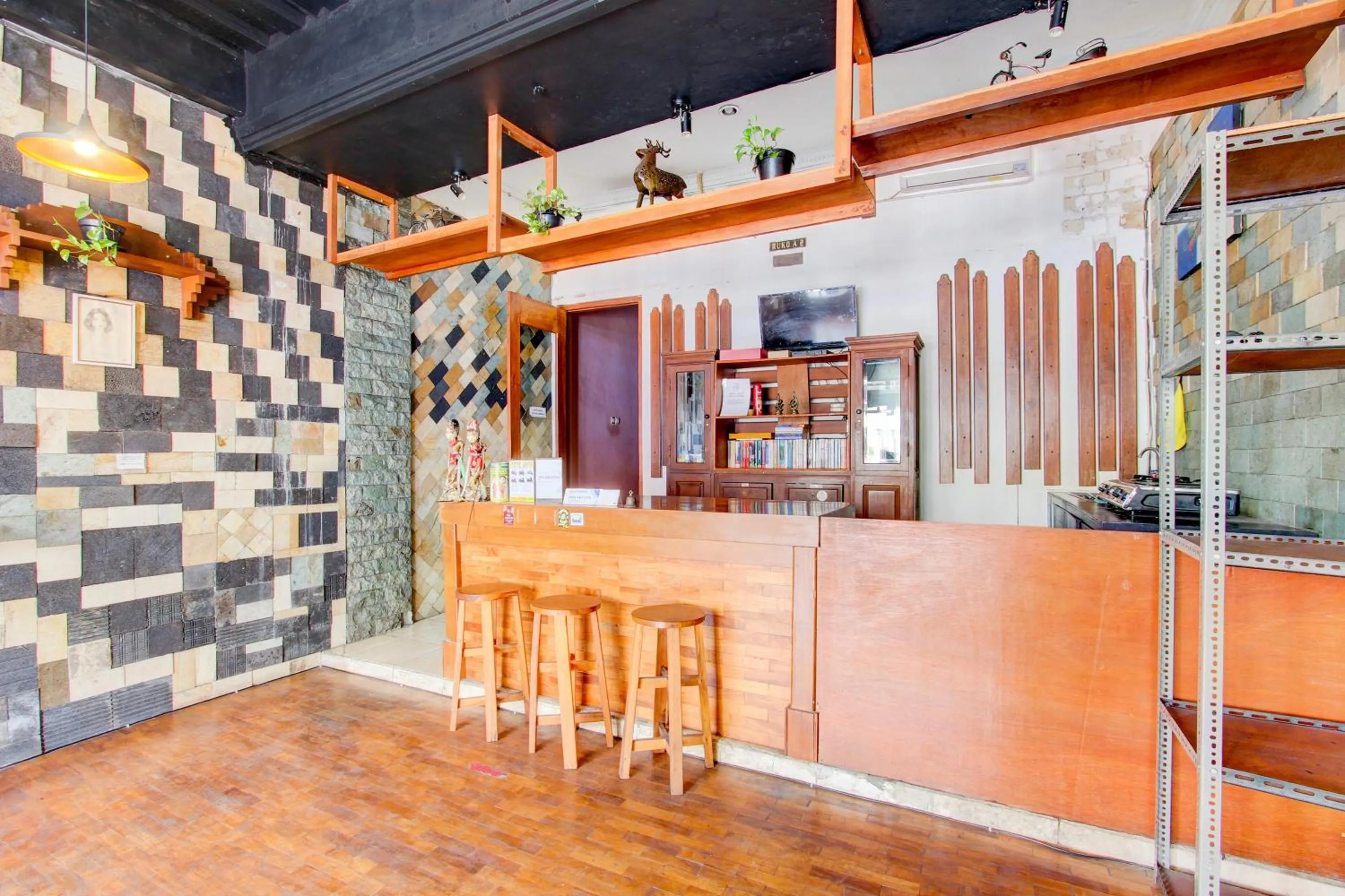 Lobby or reception in Hotel O Prawirotaman Near Keraton Yogyakarta Formerly Paris Guesthouse