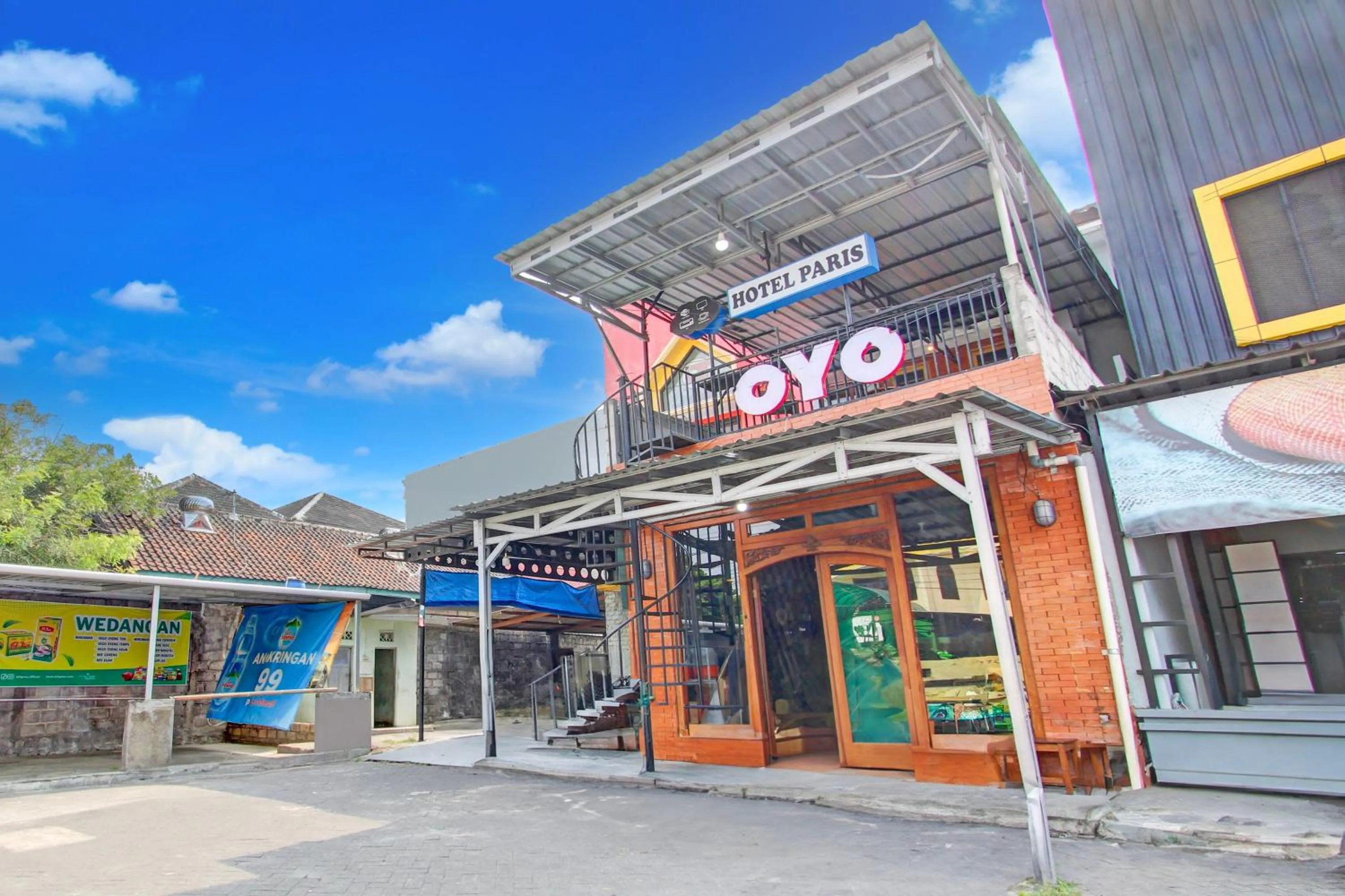 Facade/entrance in Hotel O Prawirotaman Near Keraton Yogyakarta Formerly Paris Guesthouse