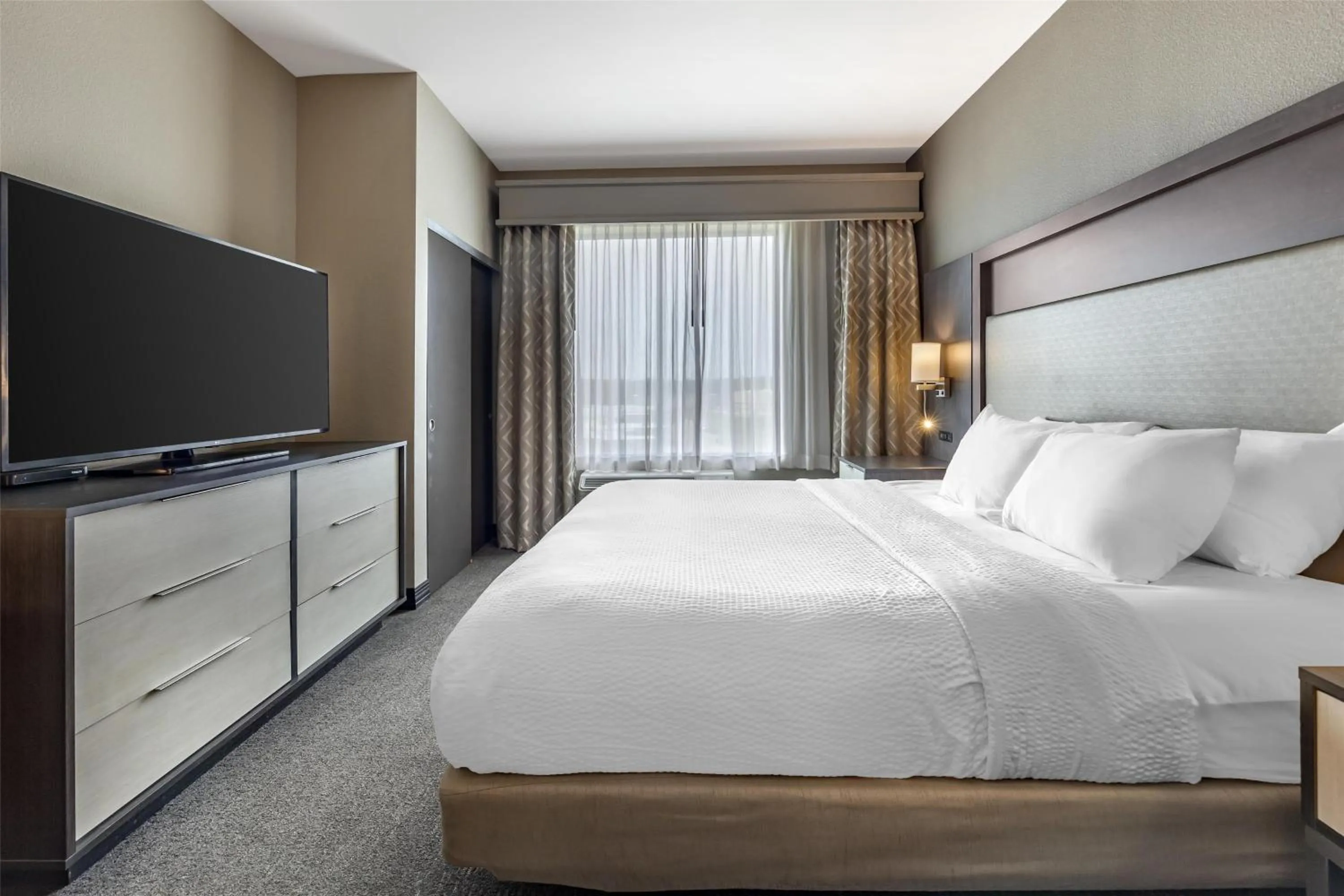 Bedroom, Bed in Best Western Plus Executive Residency Jackson Northeast