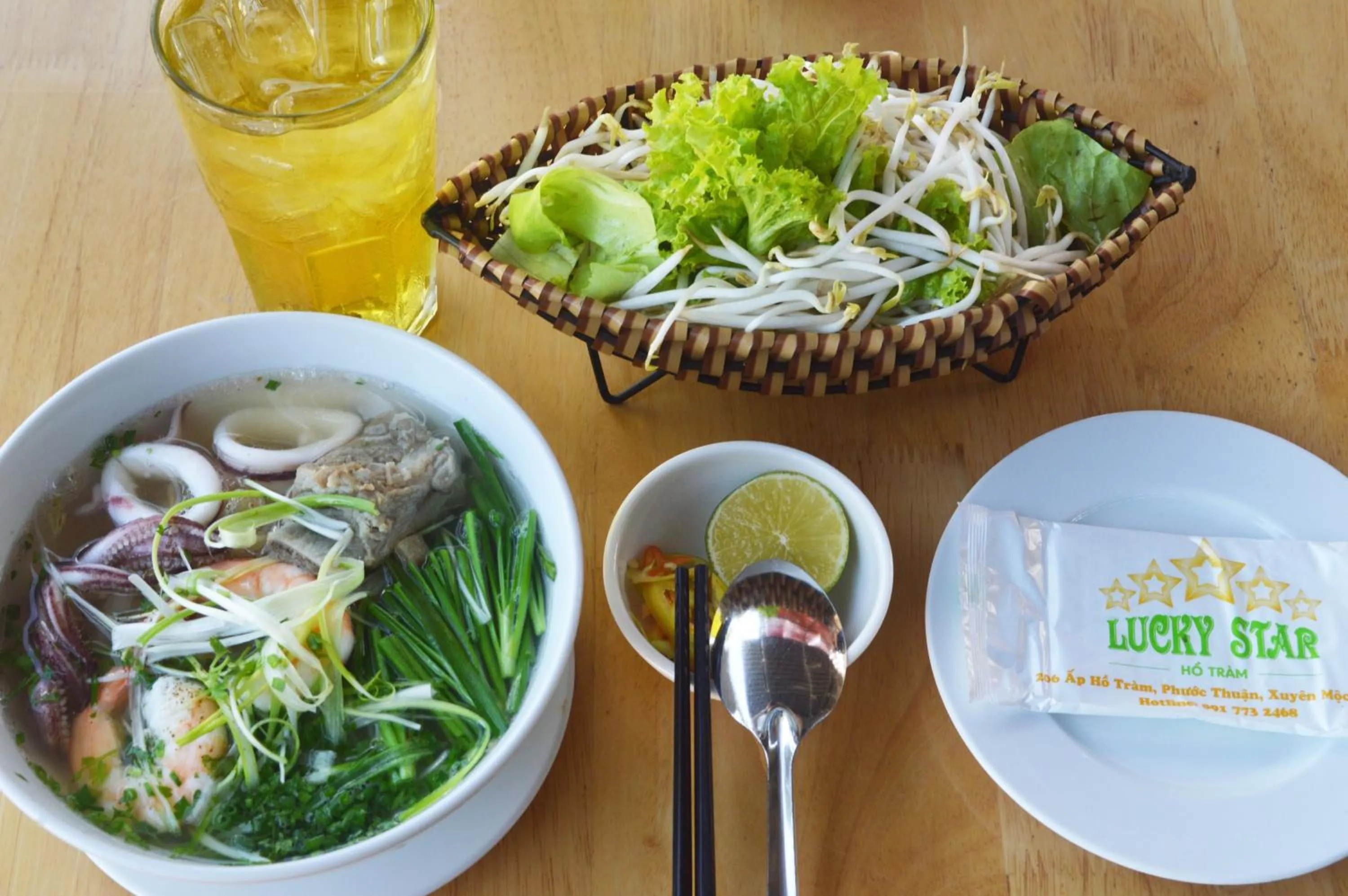 Food and drinks in Lucky Star Ho Tram Hotel & Restaurant