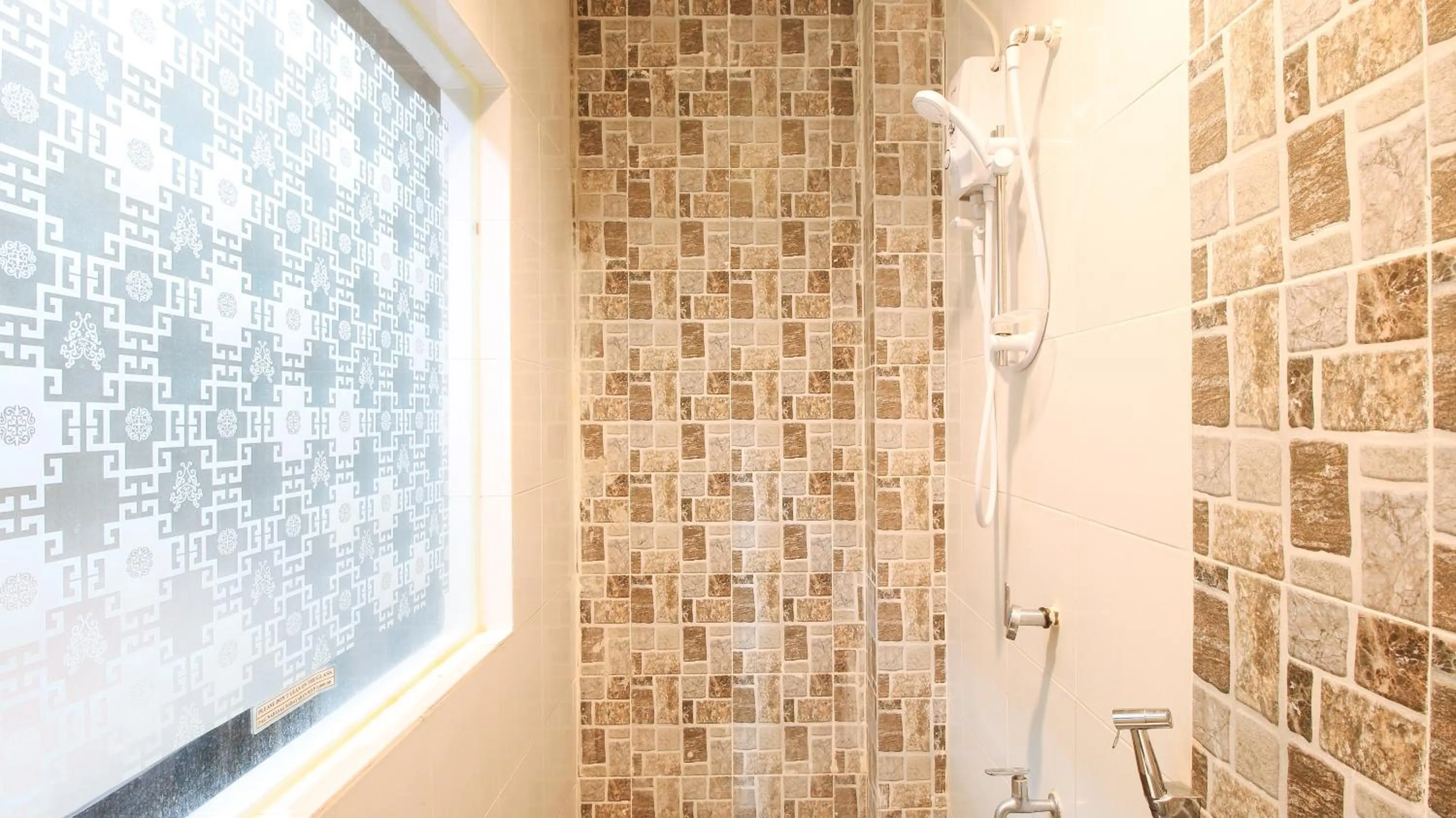 Shower in RedDoorz @ P Florentino Street Sampaloc Manila