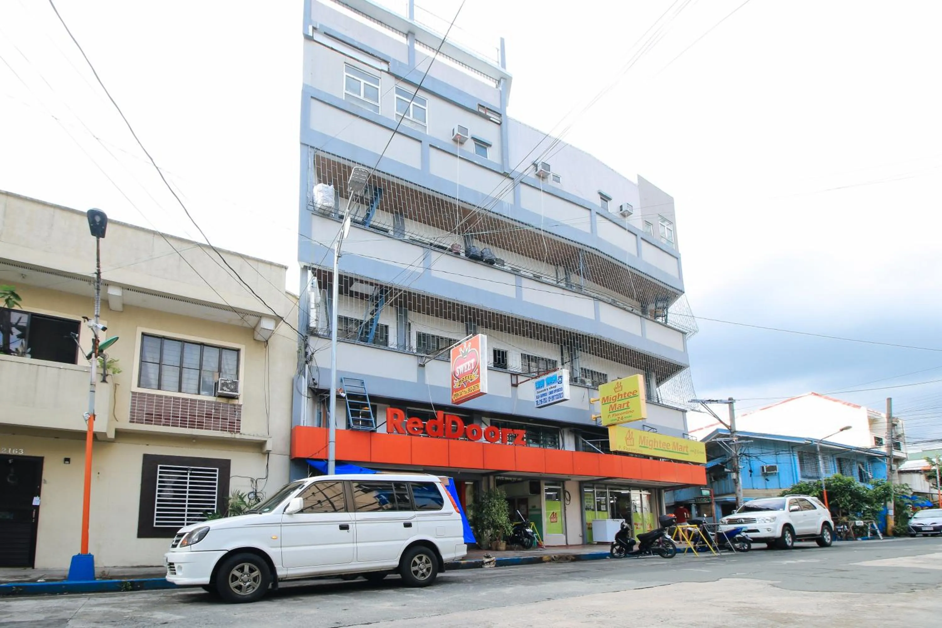 Property building in RedDoorz @ P Florentino Street Sampaloc Manila