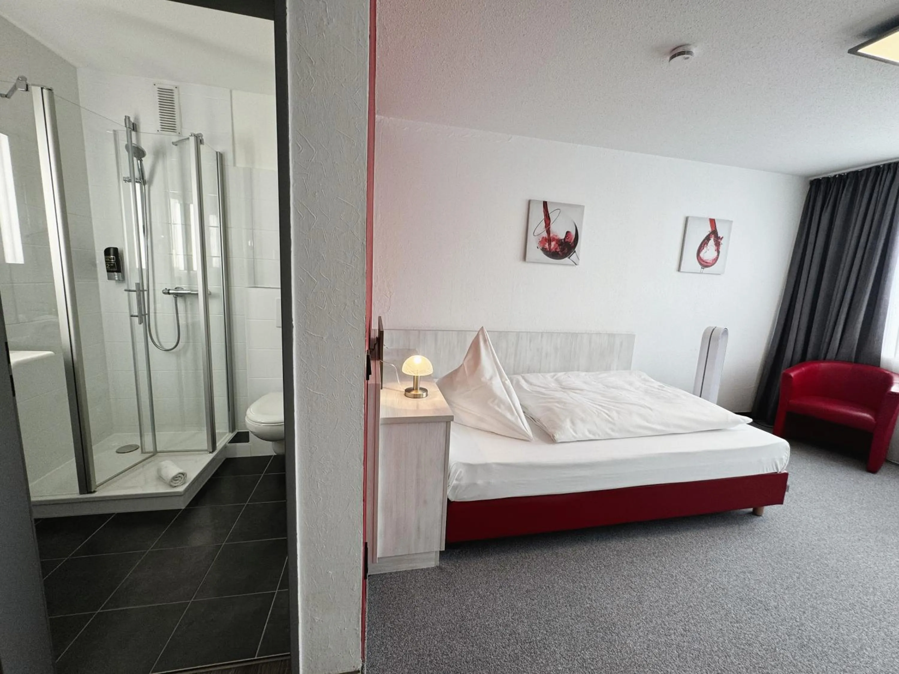 Photo of the whole room, Bed in Brenner Hotel