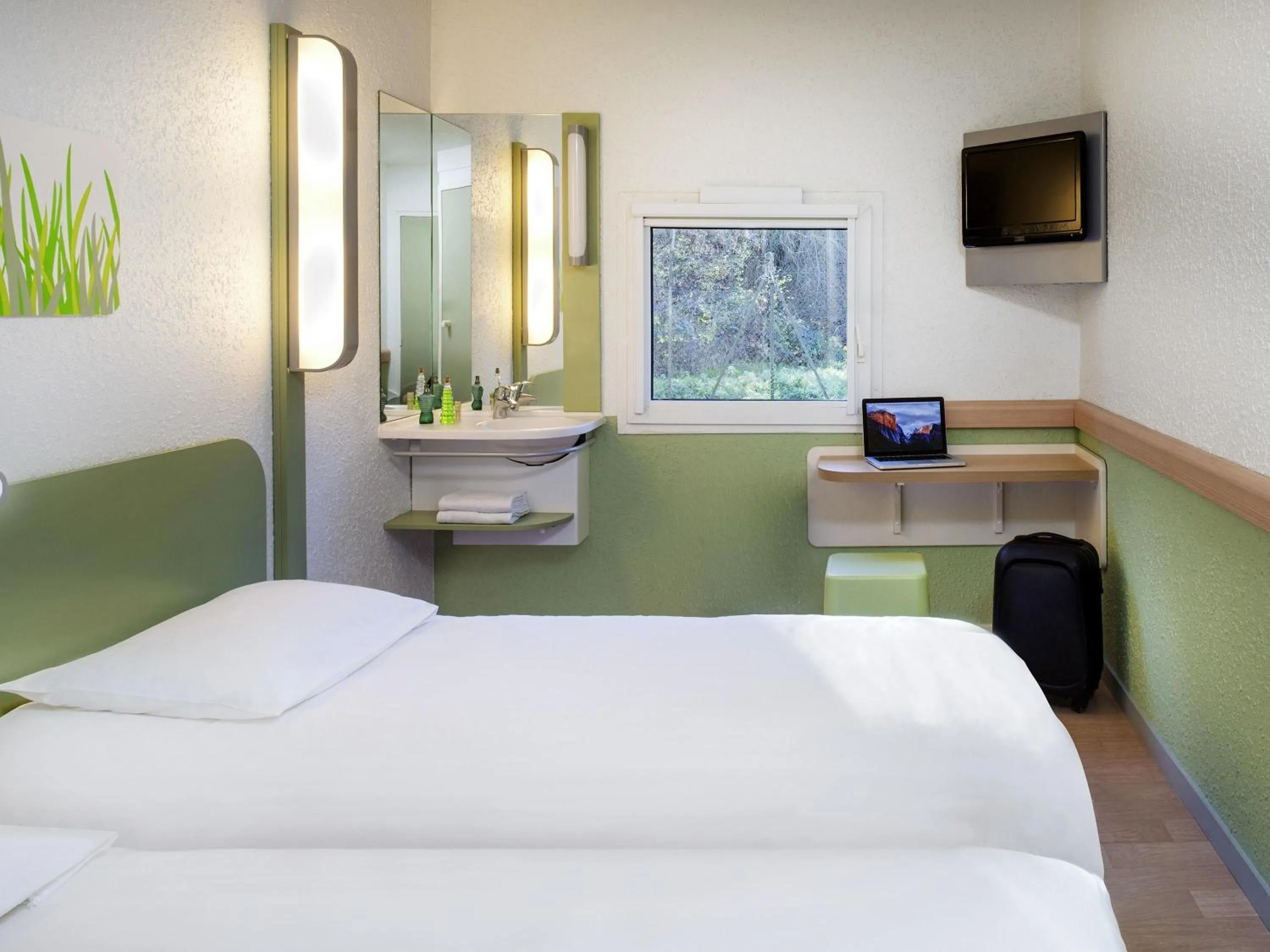 Bedroom, Bed in Hotel Ibis Budget Vichy