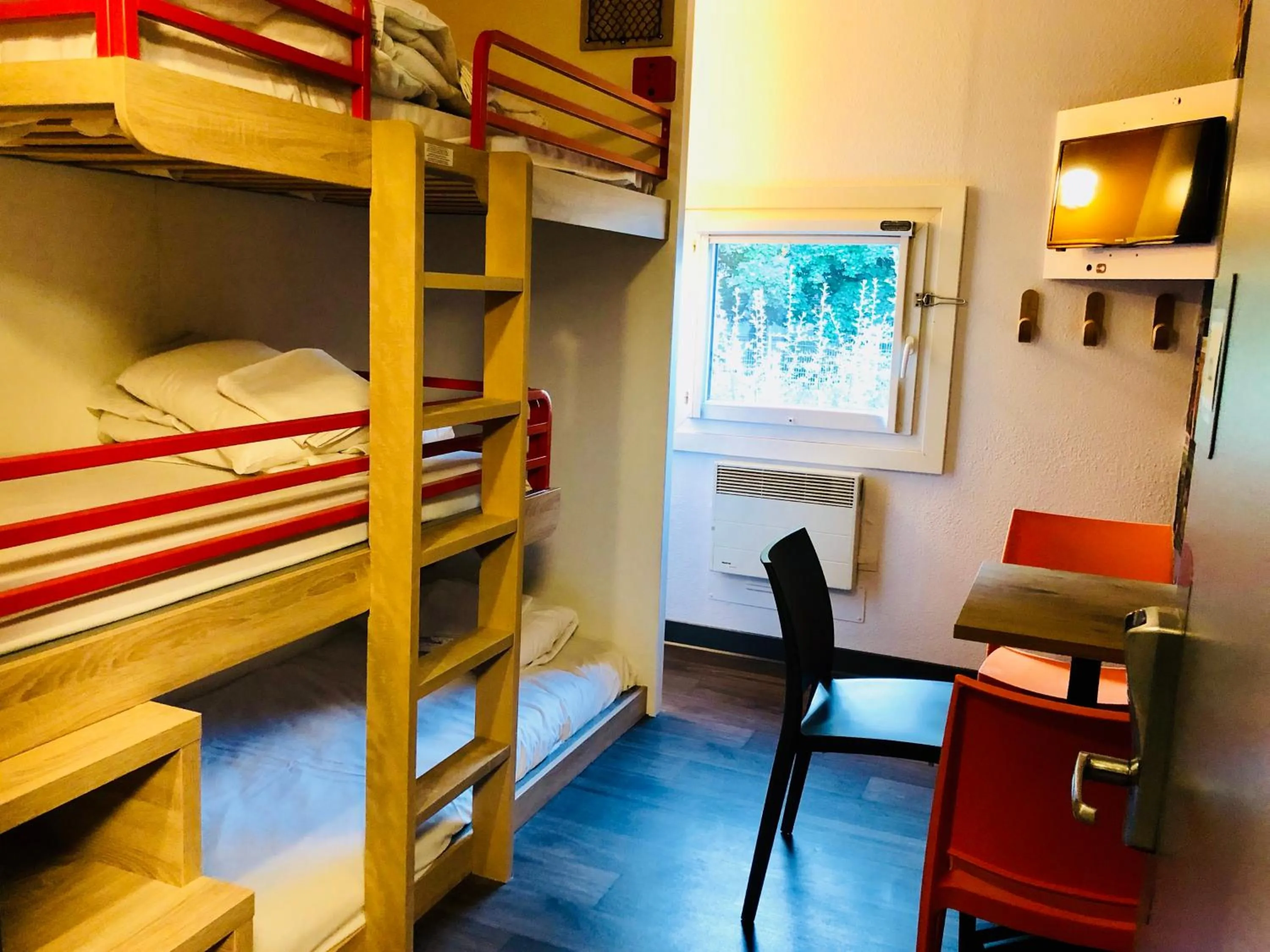 Bed in hotelF1 Genève Aéroport Ferney