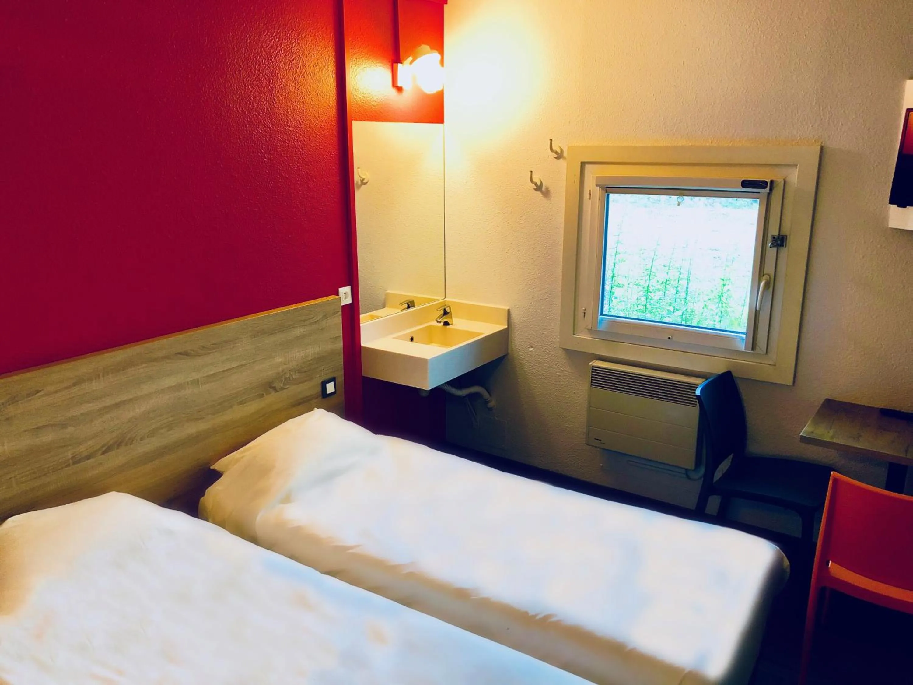 Bed in hotelF1 Genève Aéroport Ferney