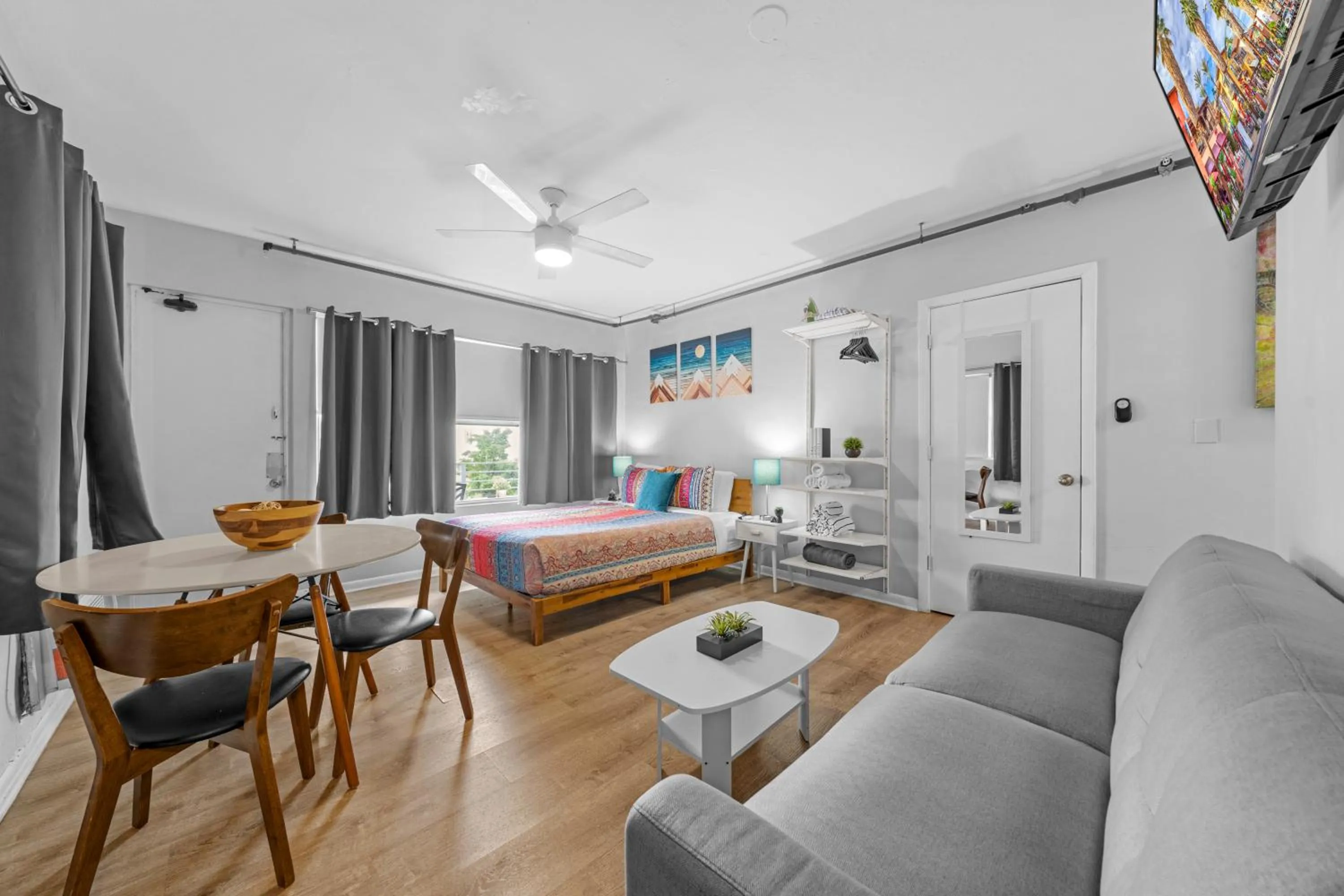 Photo of the whole room in Rock Apartments by Lowkl