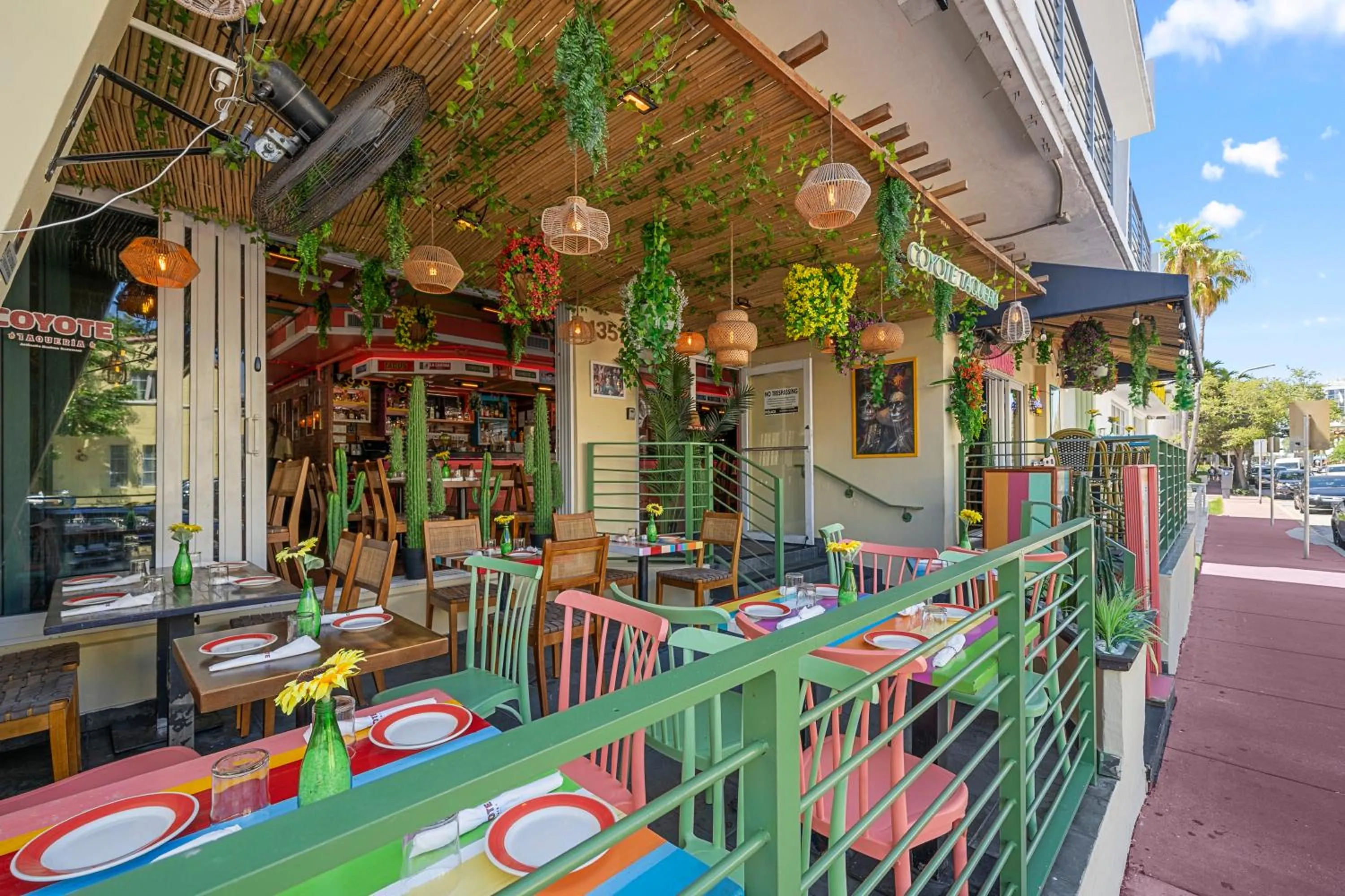 Restaurant/places to eat in Rock Apartments by Lowkl