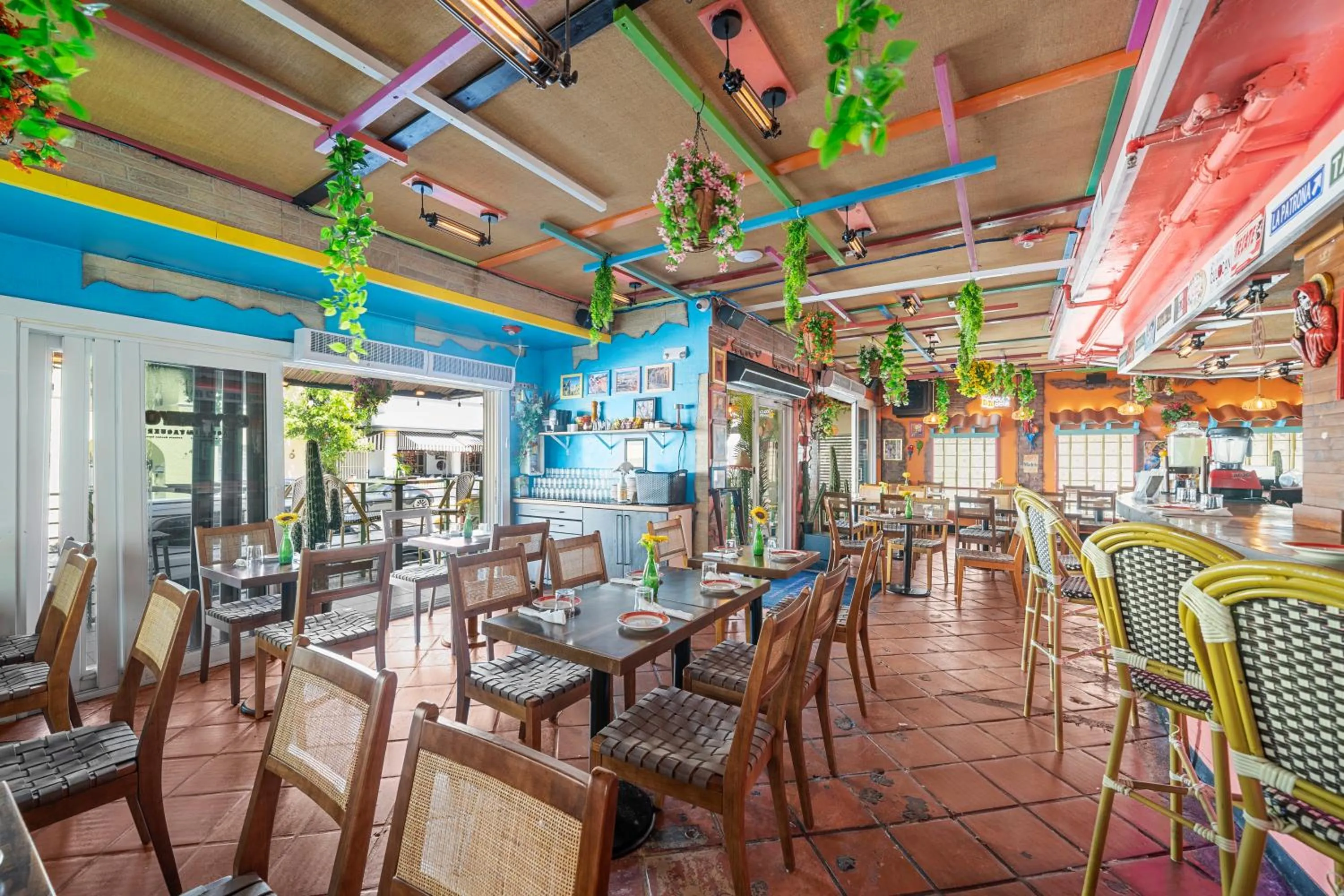 Restaurant/places to eat in Rock Apartments by Lowkl