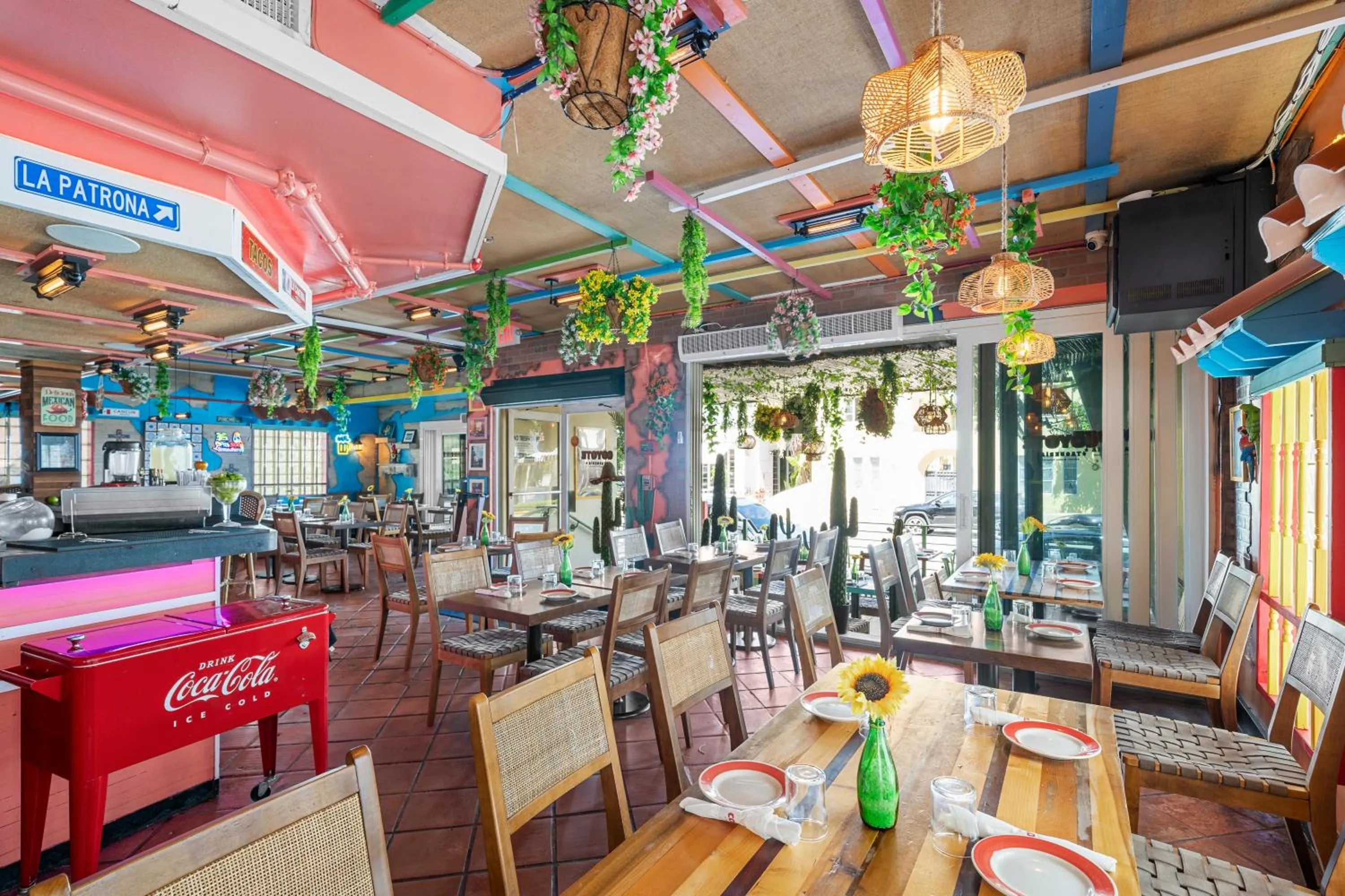 Restaurant/places to eat in Rock Apartments by Lowkl