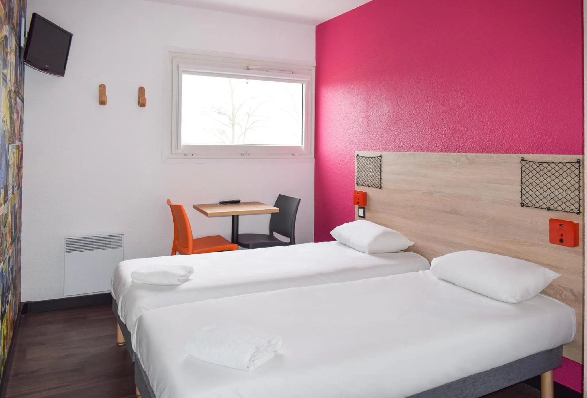 Bedroom, Bed in hotelF1 Thonon Les Bains Est