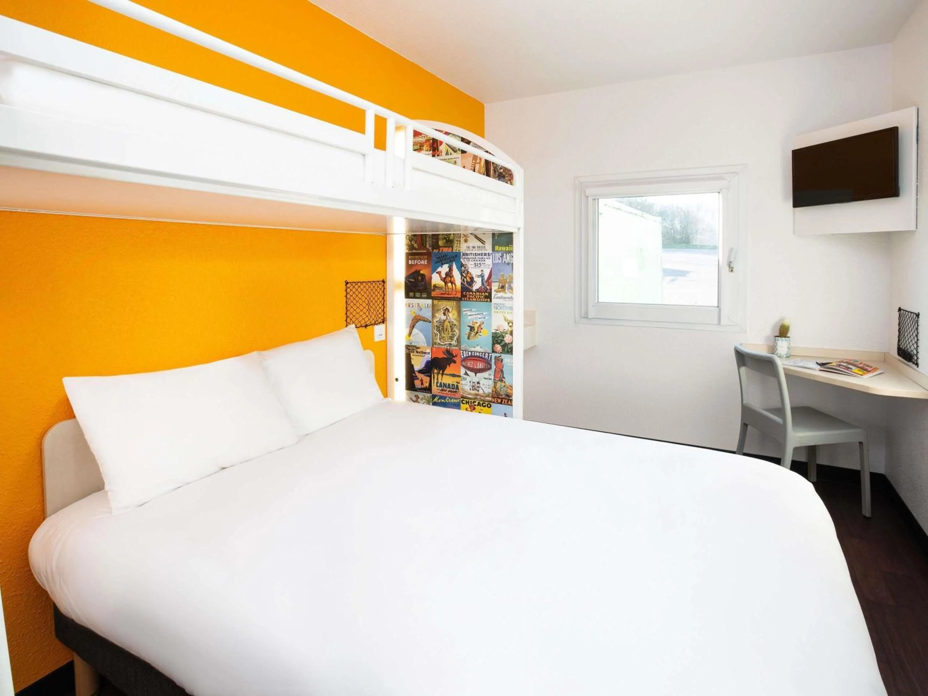 Bedroom, Bed in hotelF1 Thonon Les Bains Est