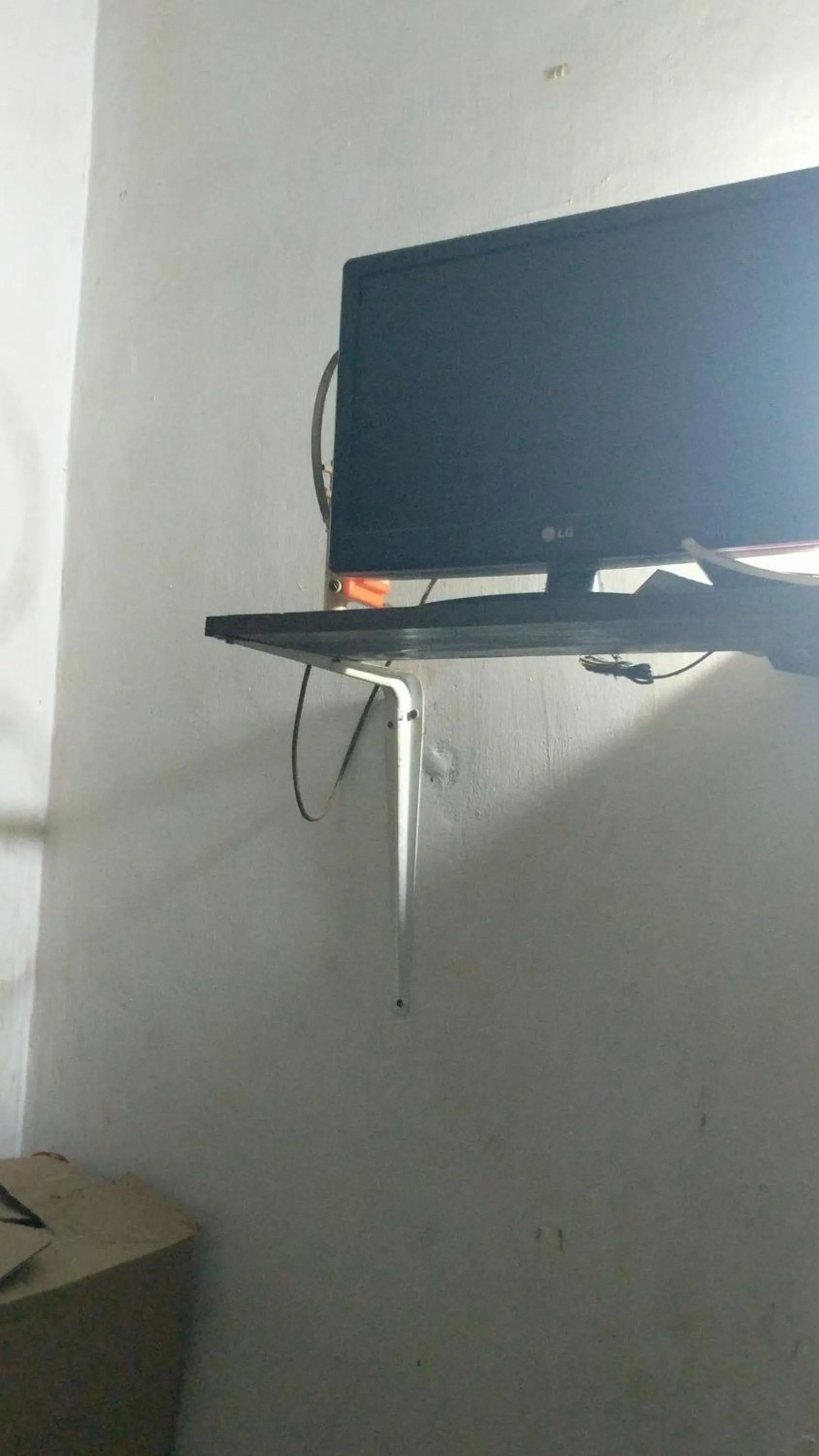 TV and multimedia in RedDoorz At Jalan Raya Baturaden