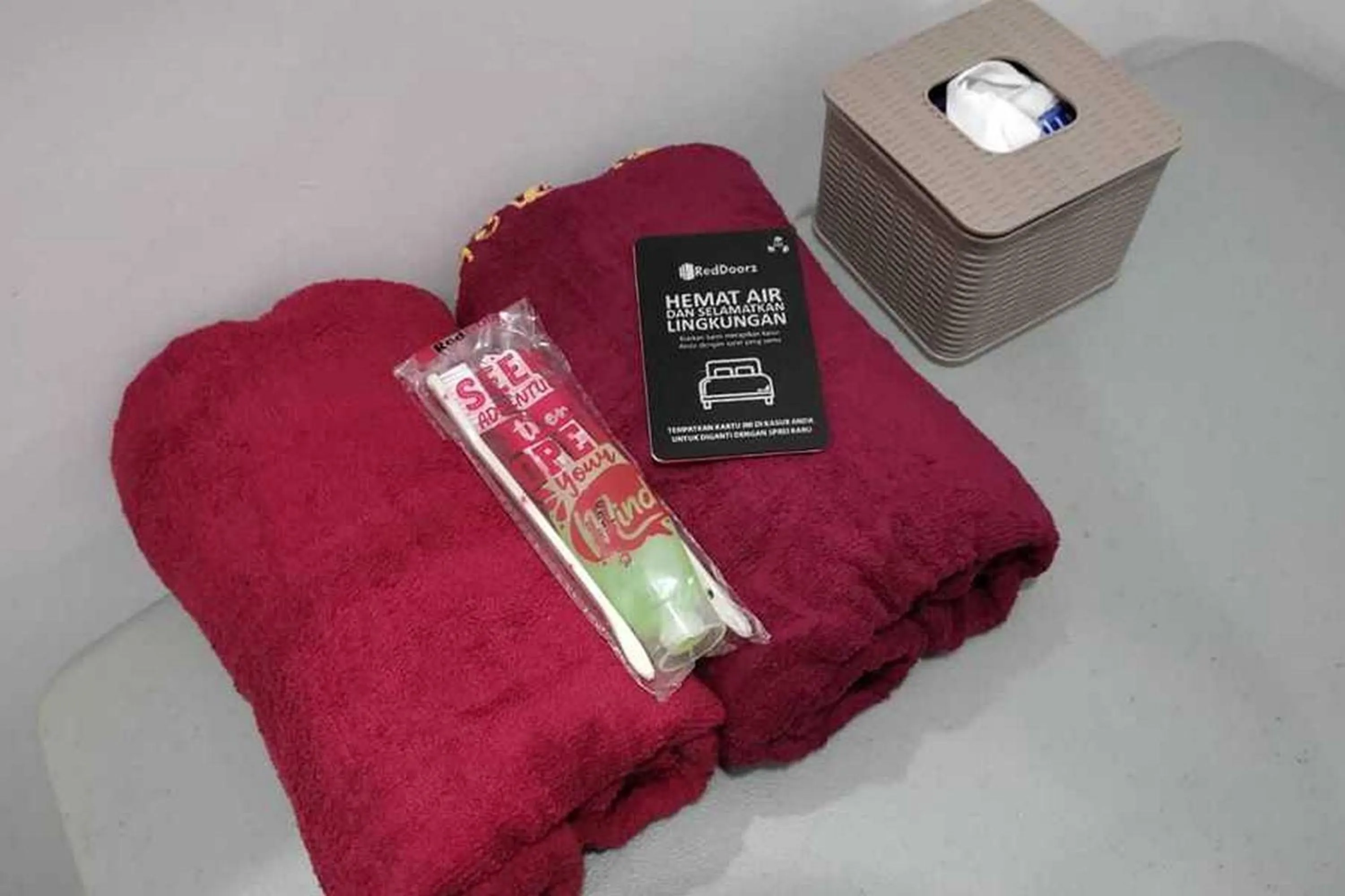 Bed in RedDoorz At Jalan Raya Baturaden