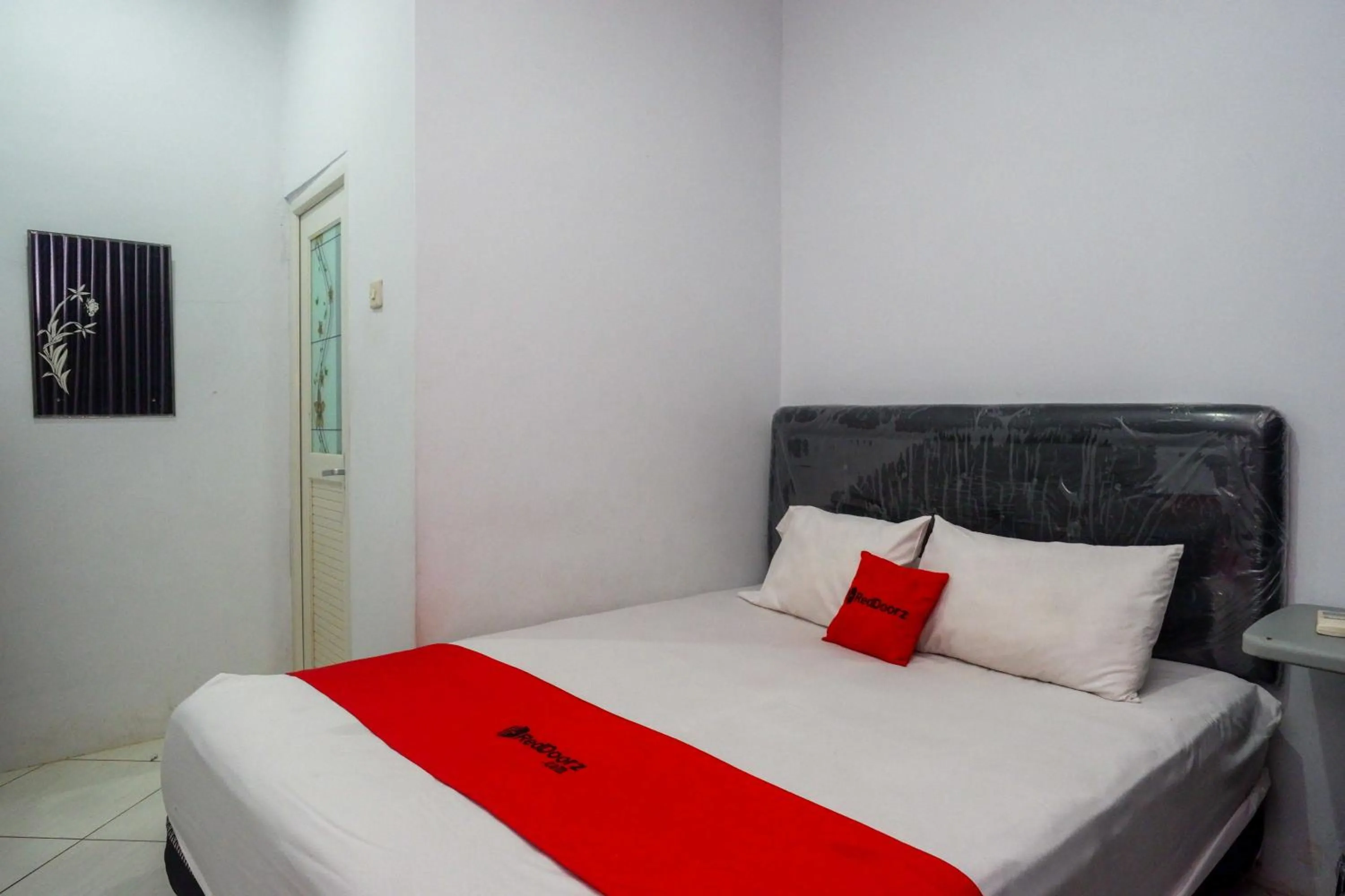 Bed in RedDoorz At Jalan Raya Baturaden
