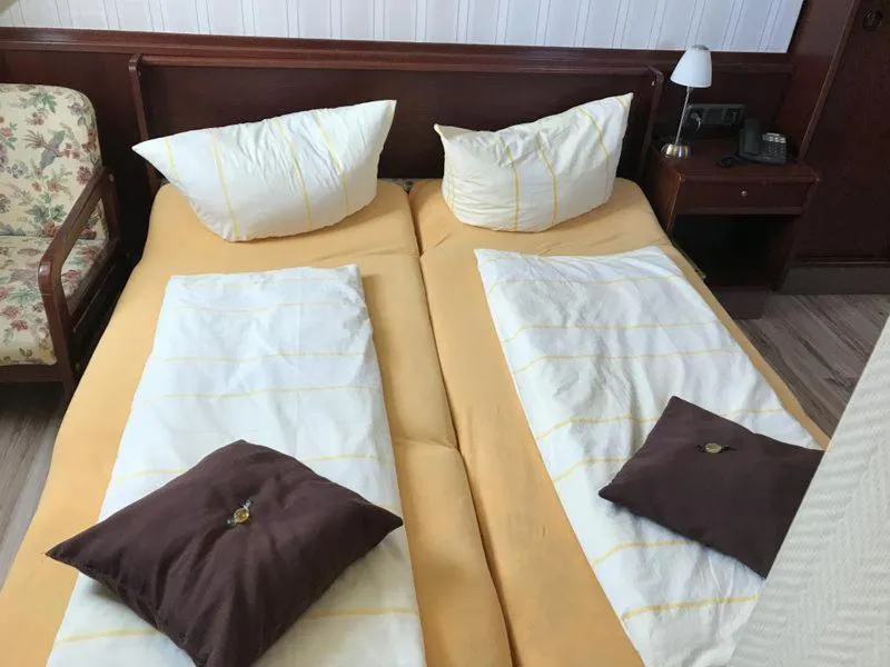 Bed in Hotel Schöne Aussicht