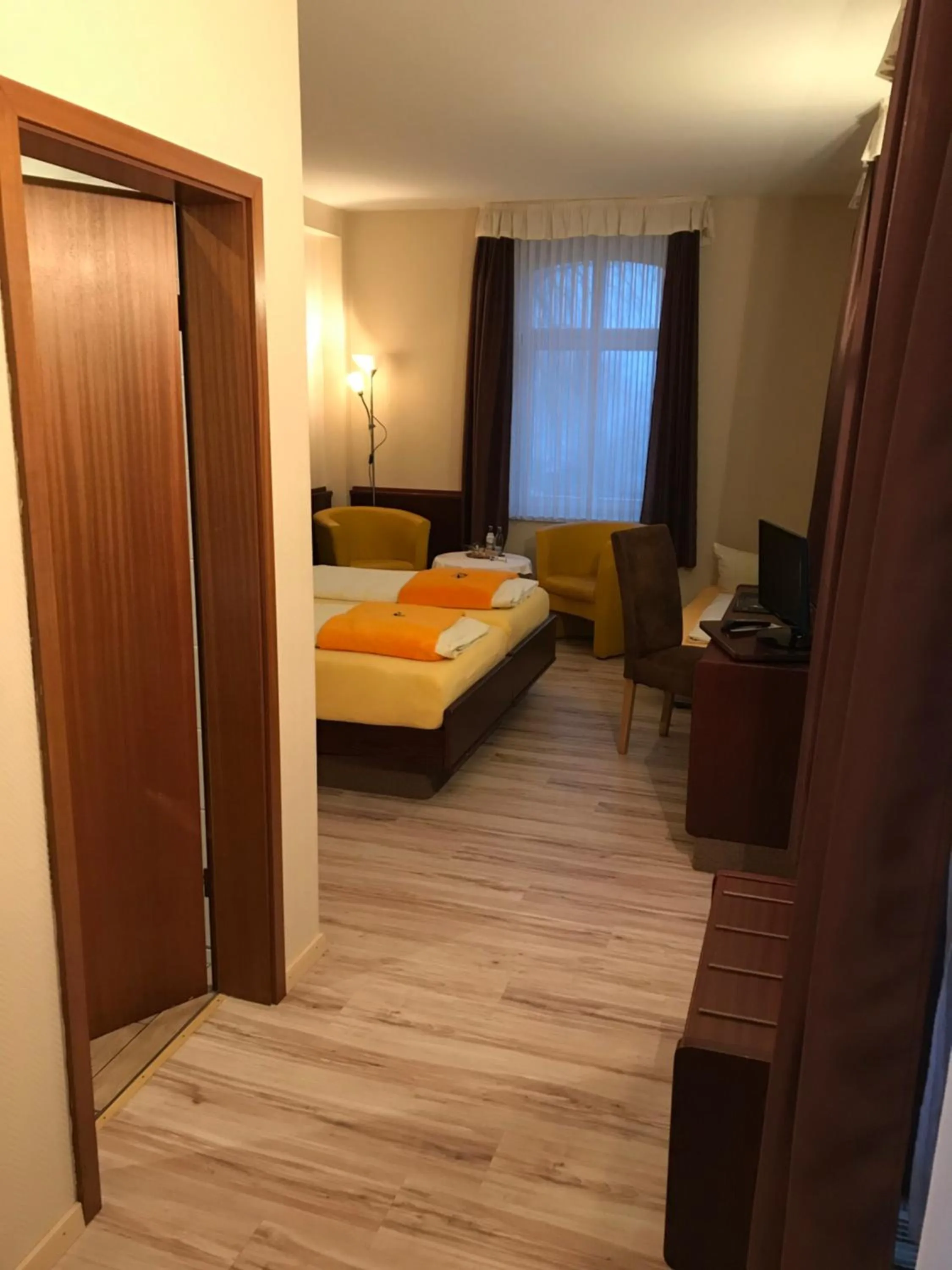 Living room, Bed in Hotel Schöne Aussicht