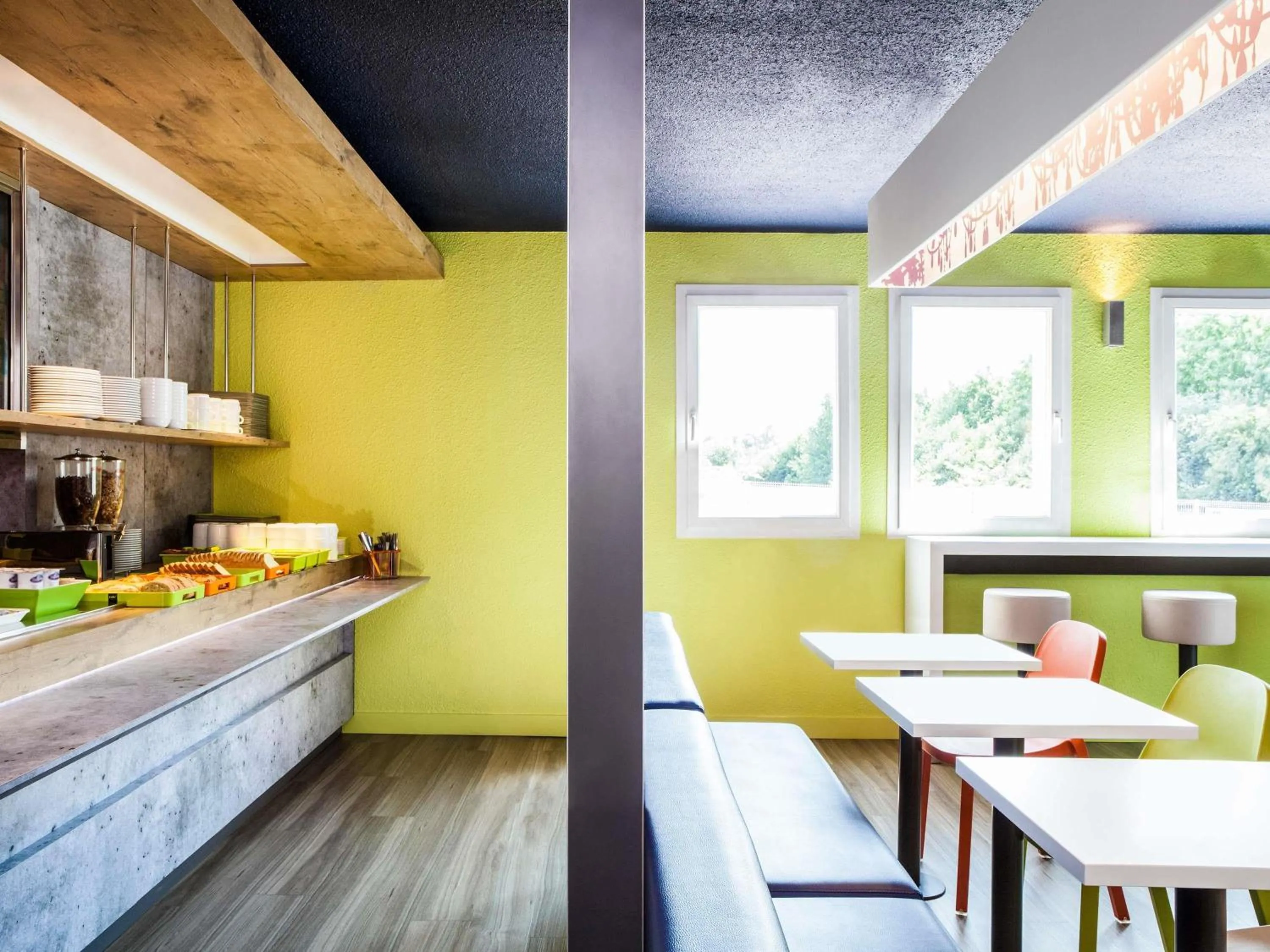 Breakfast in Hôtel Ibis Budget Nantes Nord St Herblain