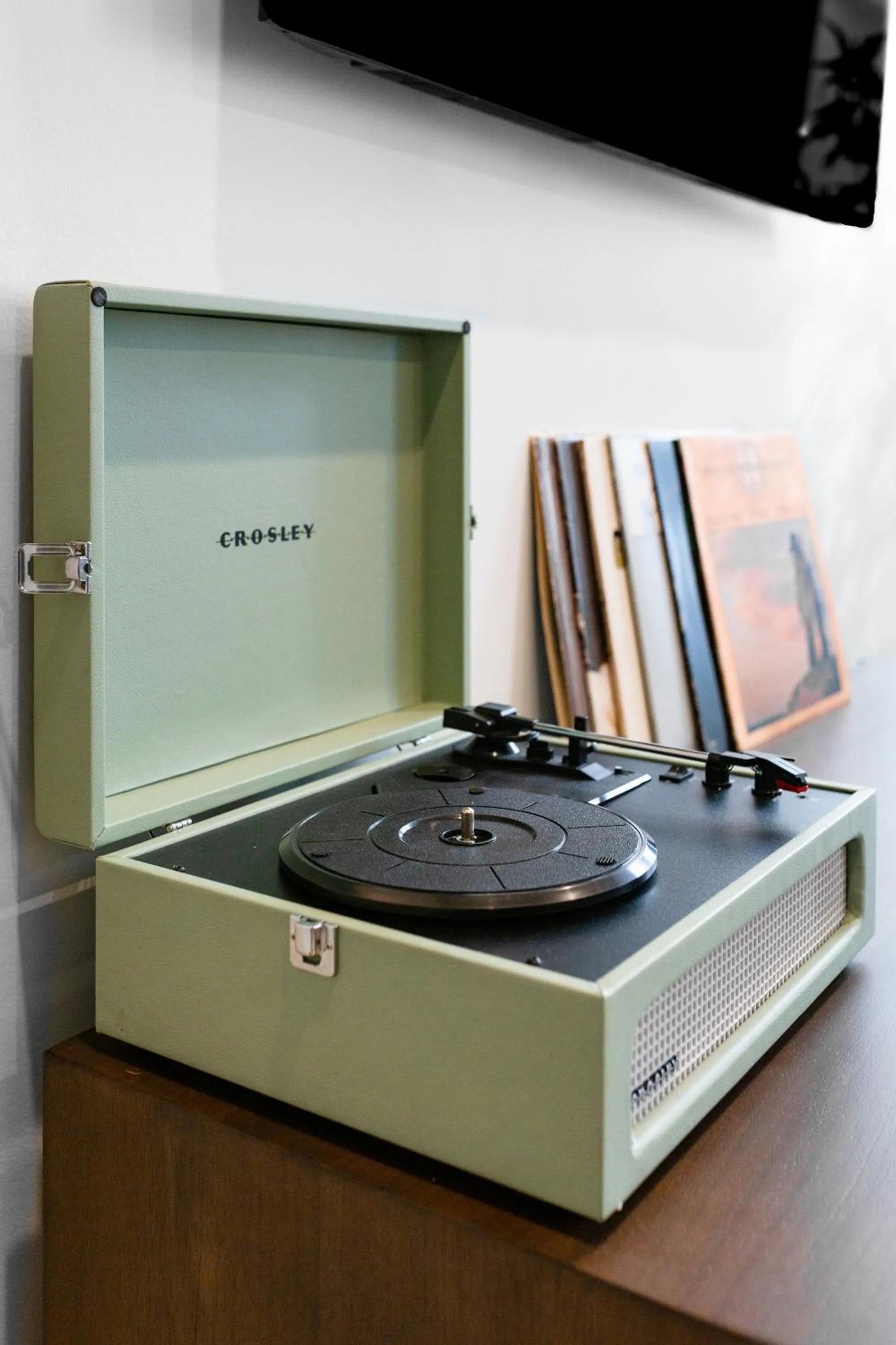 TV and multimedia in Mint House Dallas Downtown By Kasa